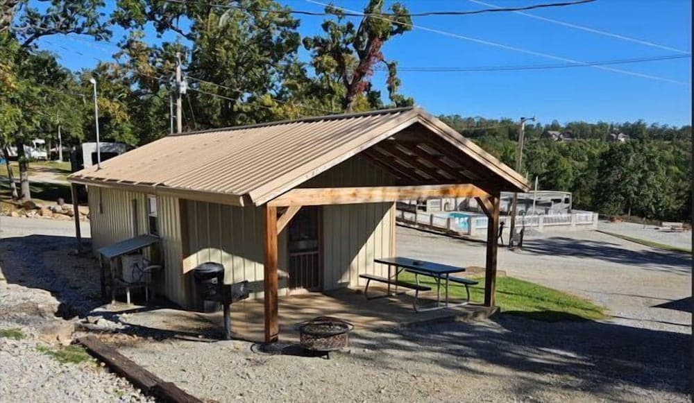 Kellers Kove Cabin and RV Resort gallery photo in Elizabeth — image 4