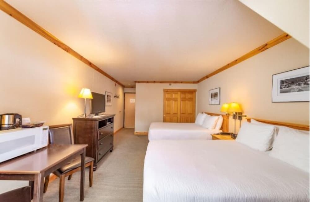 Selkirk Lodge interior in Sandpoint, ID — gallery photo 2