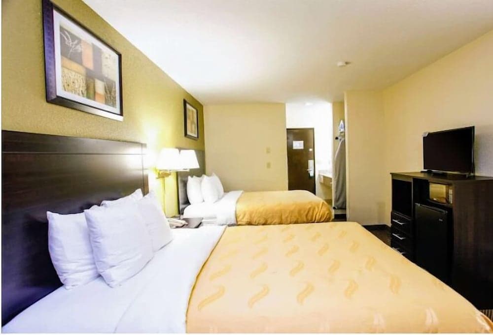 Cozy Inn interior in Centralia, WA — gallery photo 2