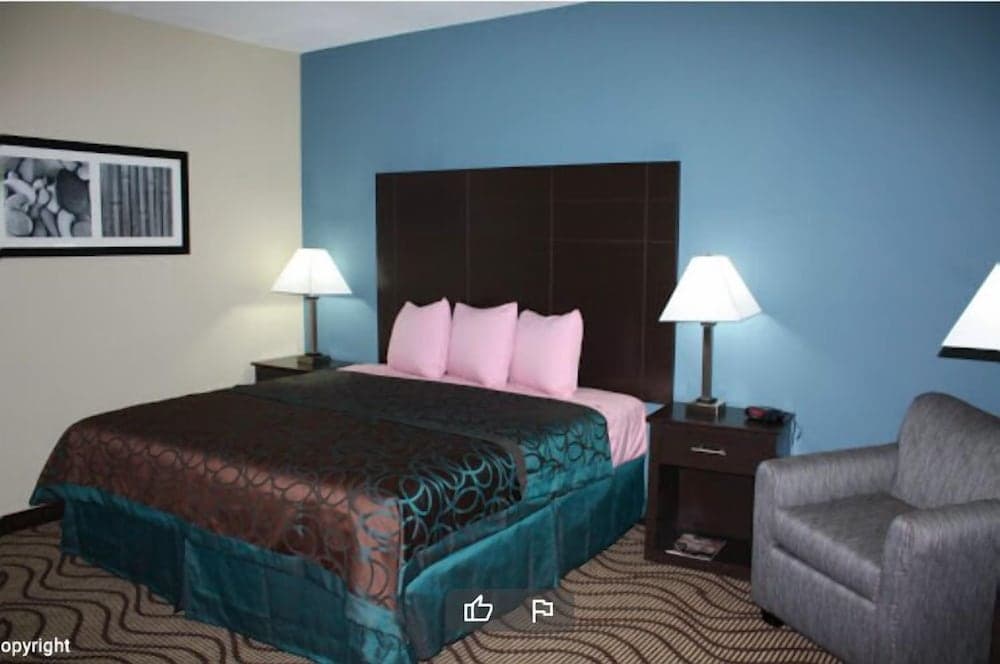 La Plaza Inn & Suites interior in Freer, TX — gallery photo 2