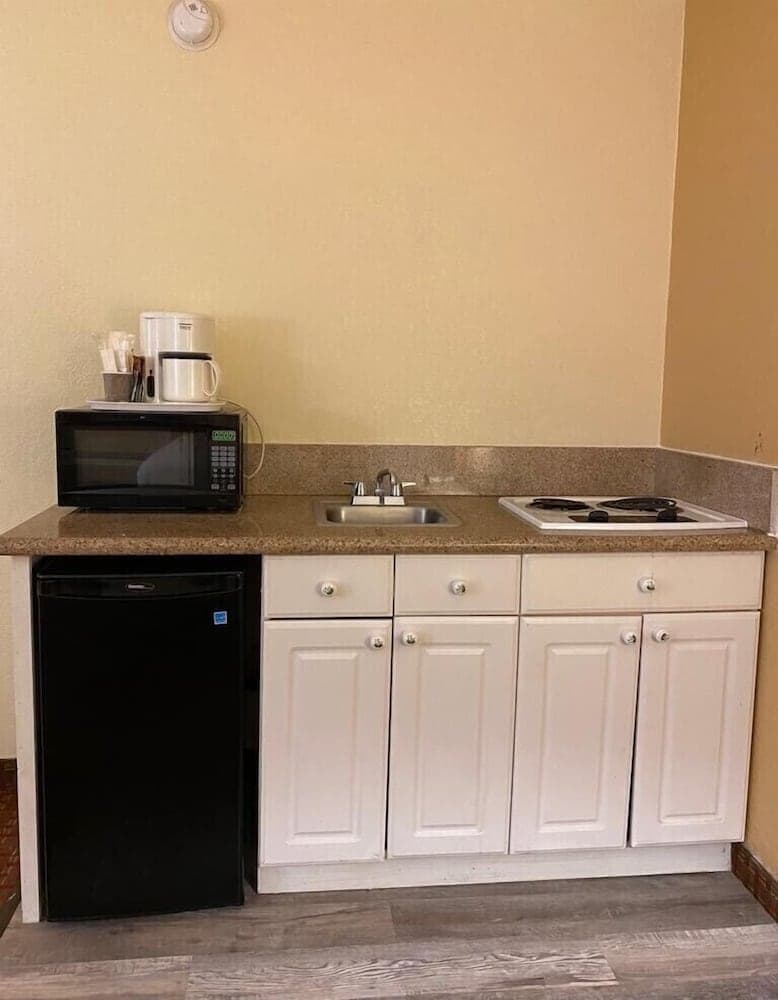 Ocotillo Inn interior in El Centro, CA — gallery photo 2