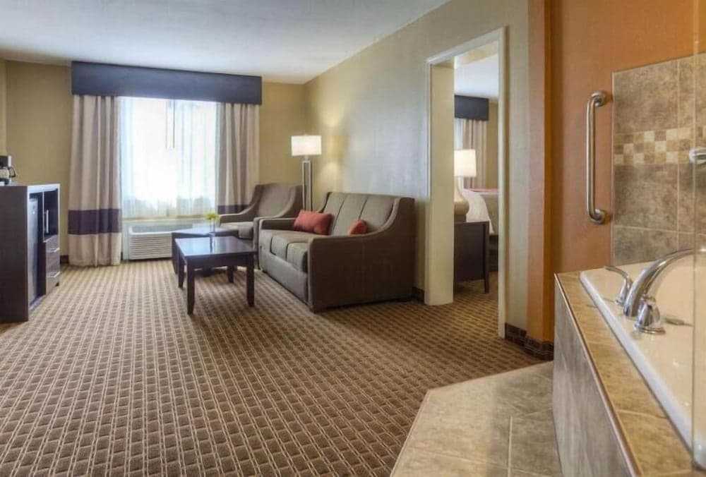 Quality Inn & Suites Chattanooga-East Ridge property views in Chattanooga, TN — gallery photo 3