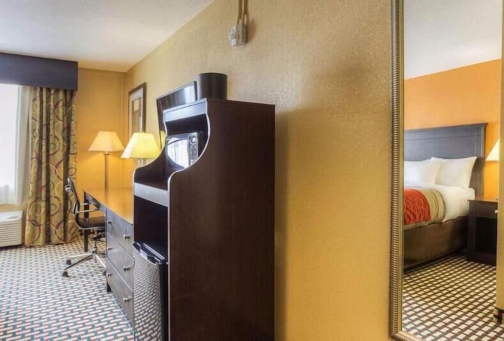 Quality Inn & Suites Chattanooga-East Ridge interior in Chattanooga, TN — gallery photo 2