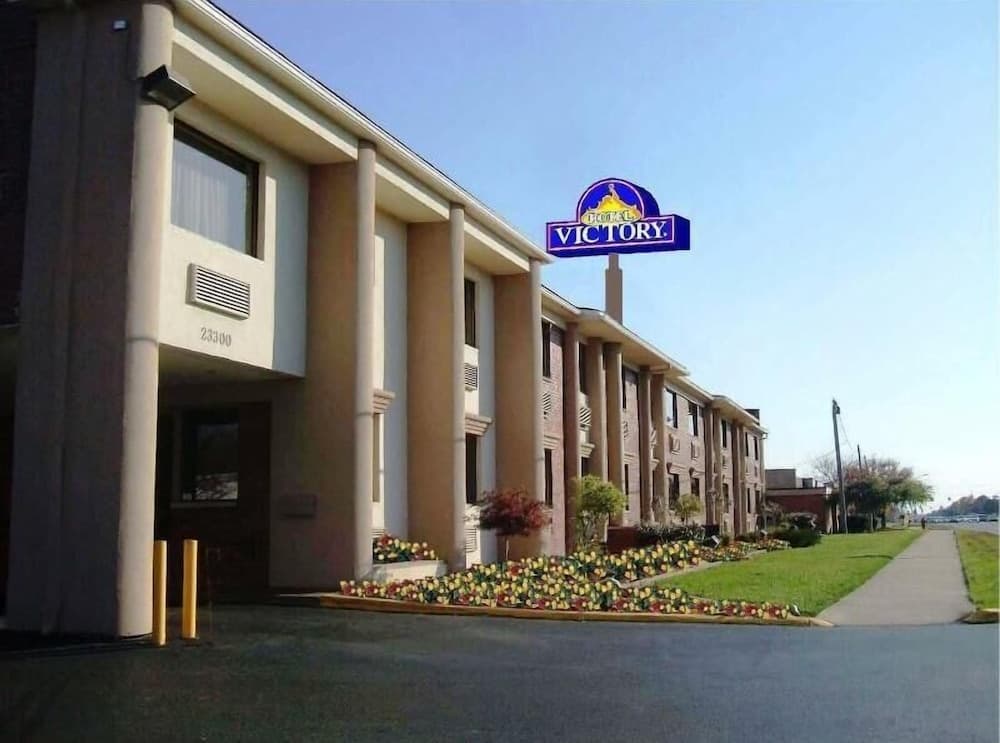 A Victory Hotel - Southfield featured exterior or lobby in Southfield, MI — similar hotel