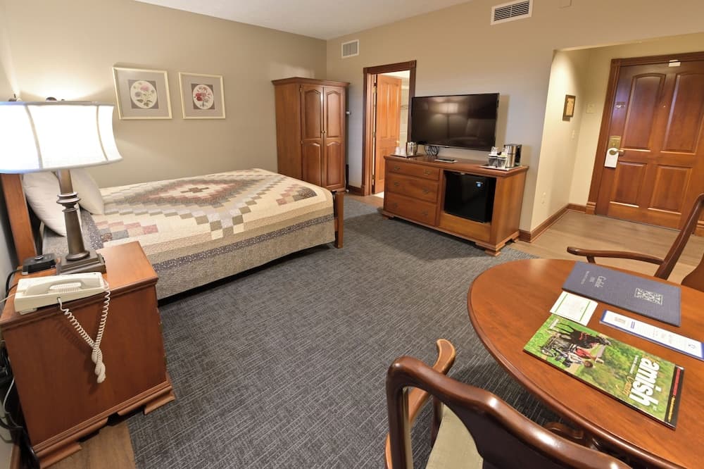Carlisle Inn Walnut Creek interior in Millersburg, OH — gallery photo 2
