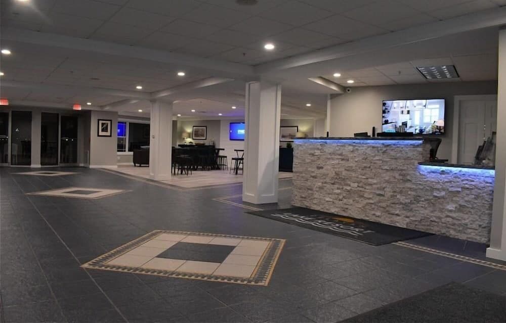 Delavan Lake Resort interior in Delavan, WI — gallery photo 2