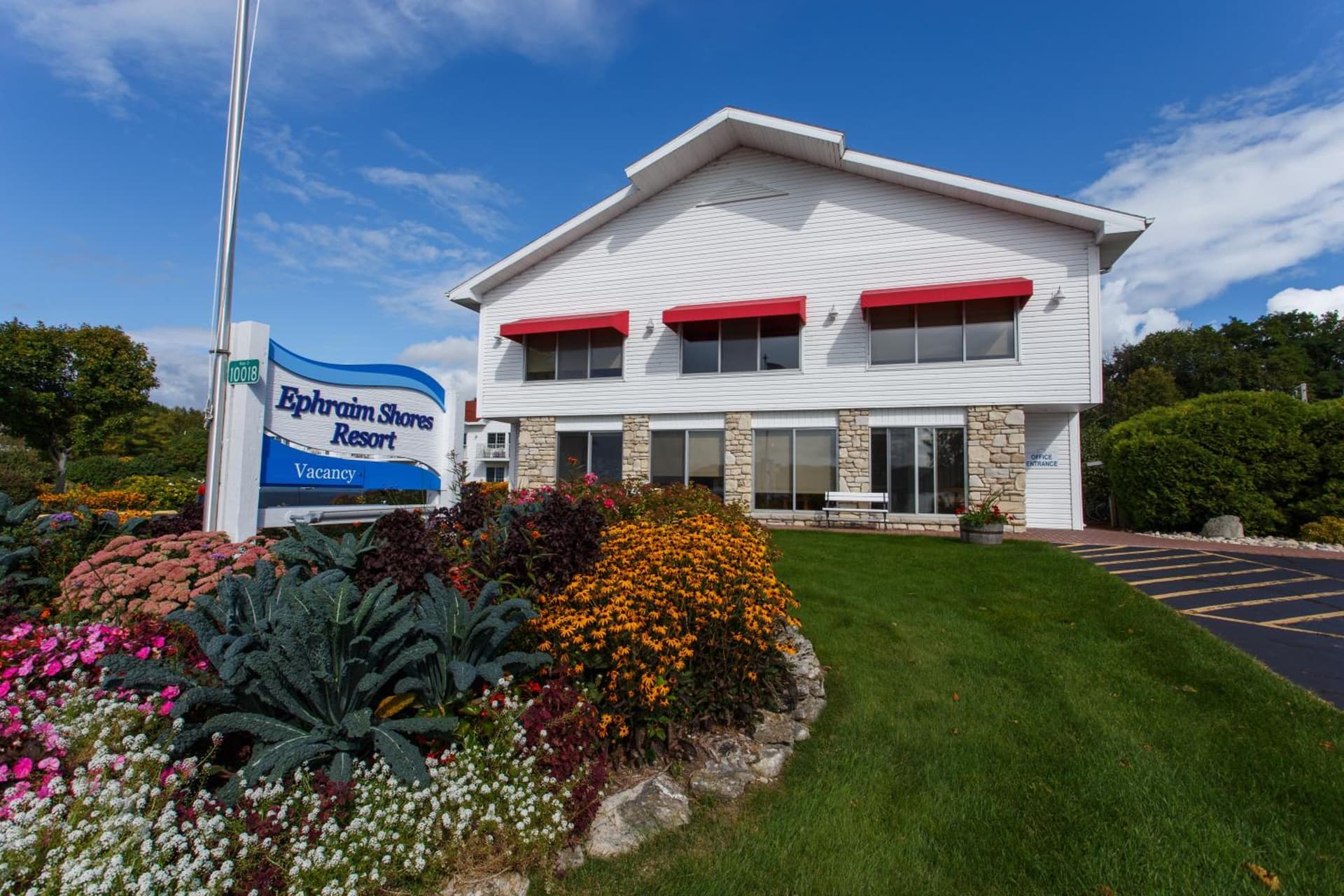 Ephraim Shores Resort featured exterior or lobby in Ephraim, WI — similar hotel