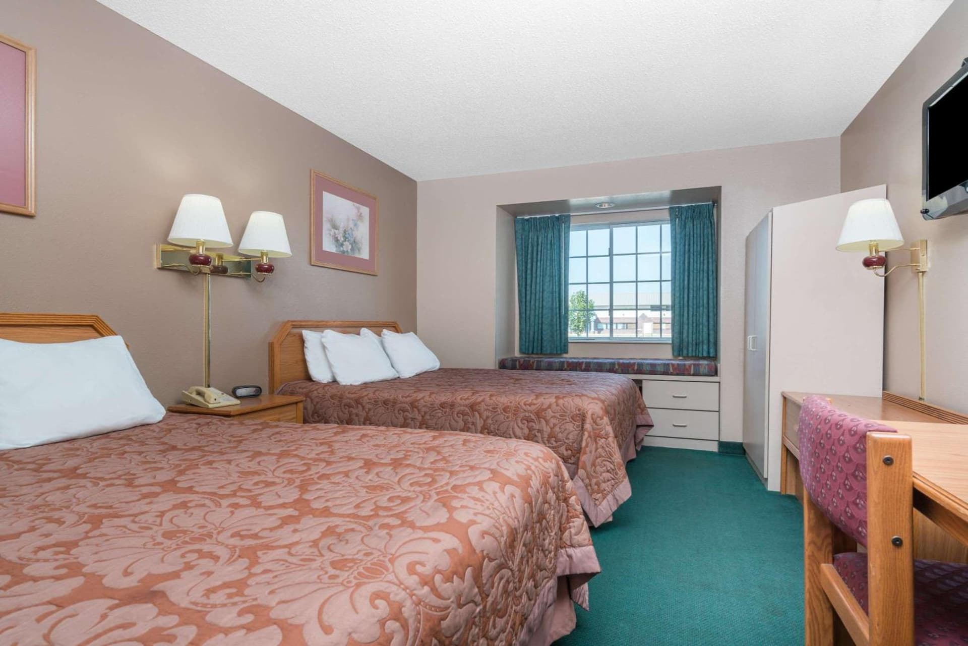 Super 8 by Wyndham Fargo Airport property views in Fargo, ND — gallery photo 3