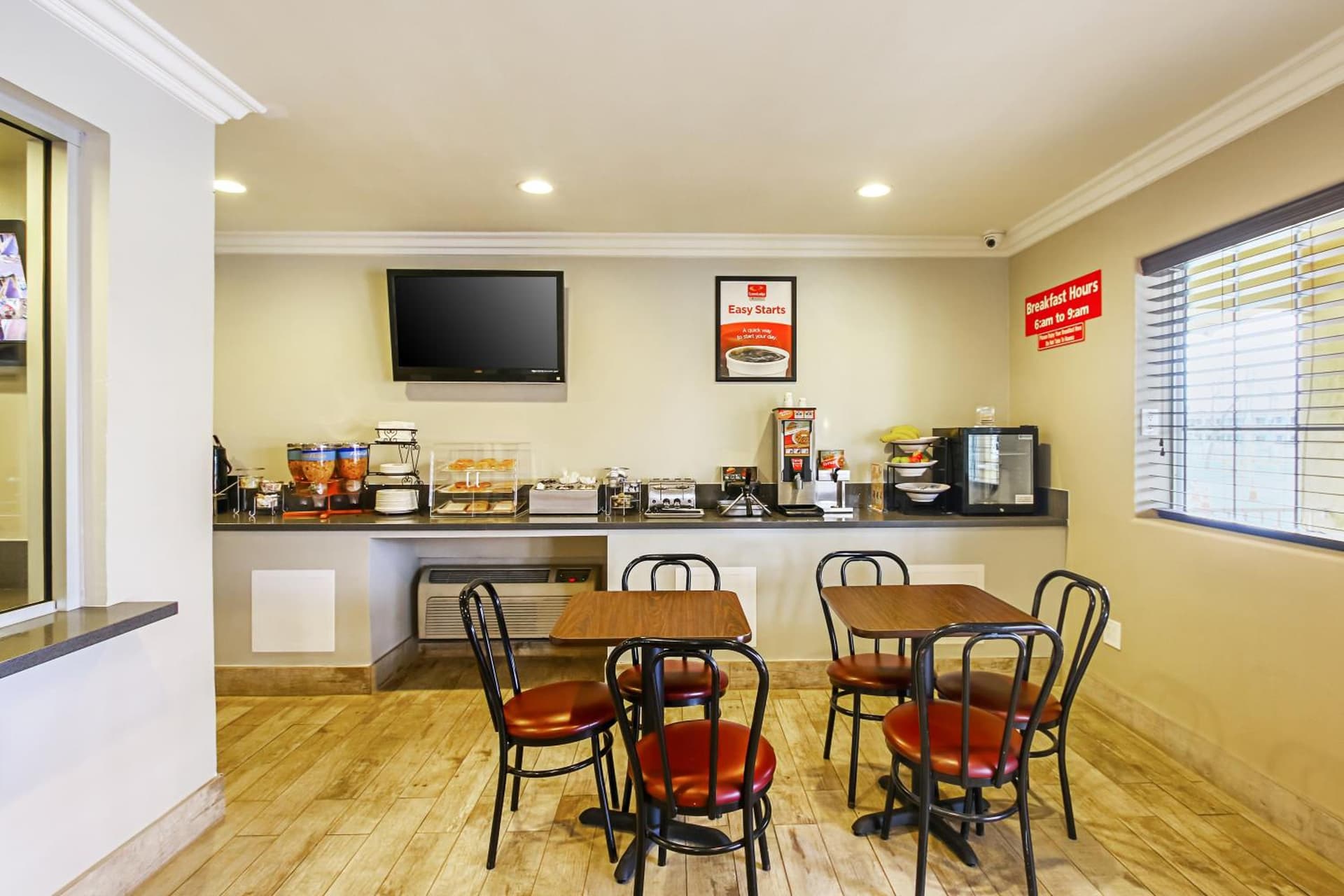 Econo Lodge San Bernardino I-215 gallery photo in San Bernardino, CA — image 15