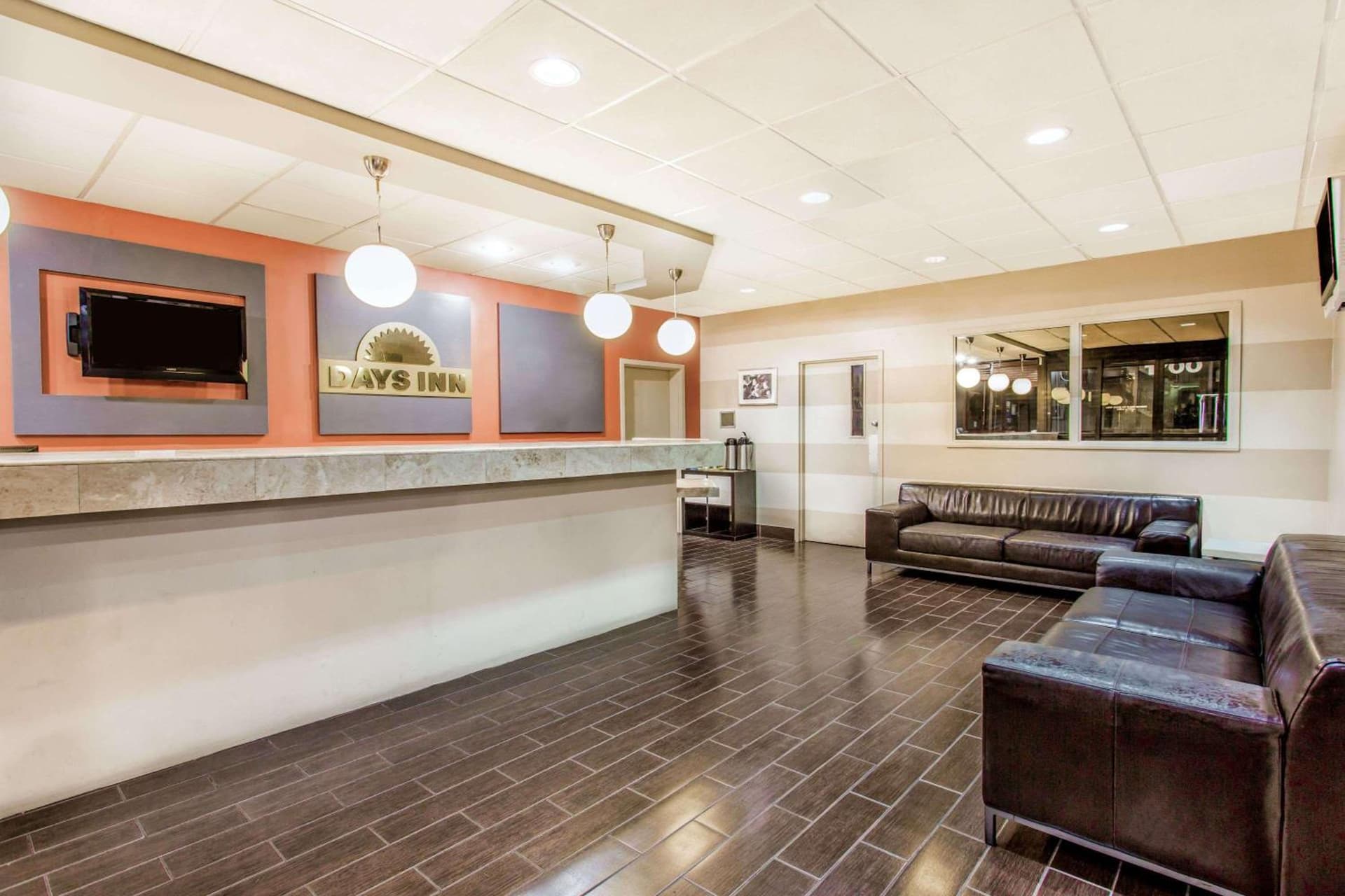 Days Inn by Wyndham Fort Lauderdale Airport Cruise Port interior in Fort Lauderdale, FL — gallery photo 2