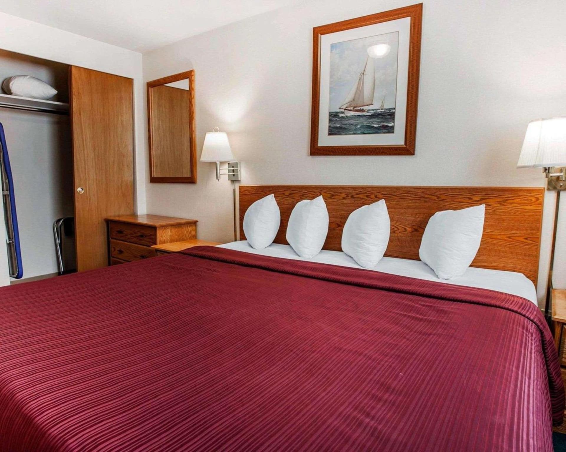 Quality Inn & Suites Bremerton near Naval Shipyard gallery photo in Bremerton, WA — image 16