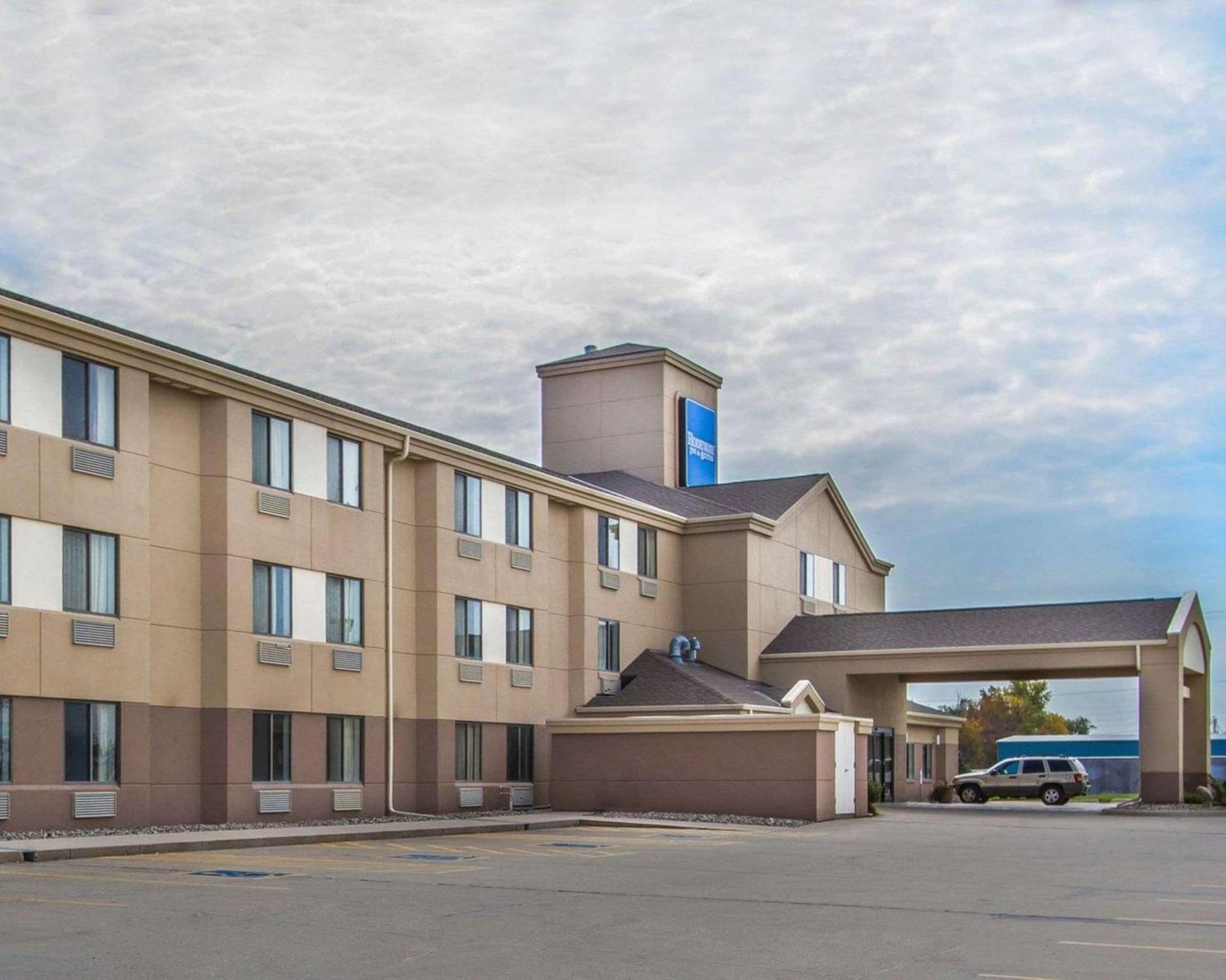 Rodeway Inn property views in Fremont, NE — gallery photo 3