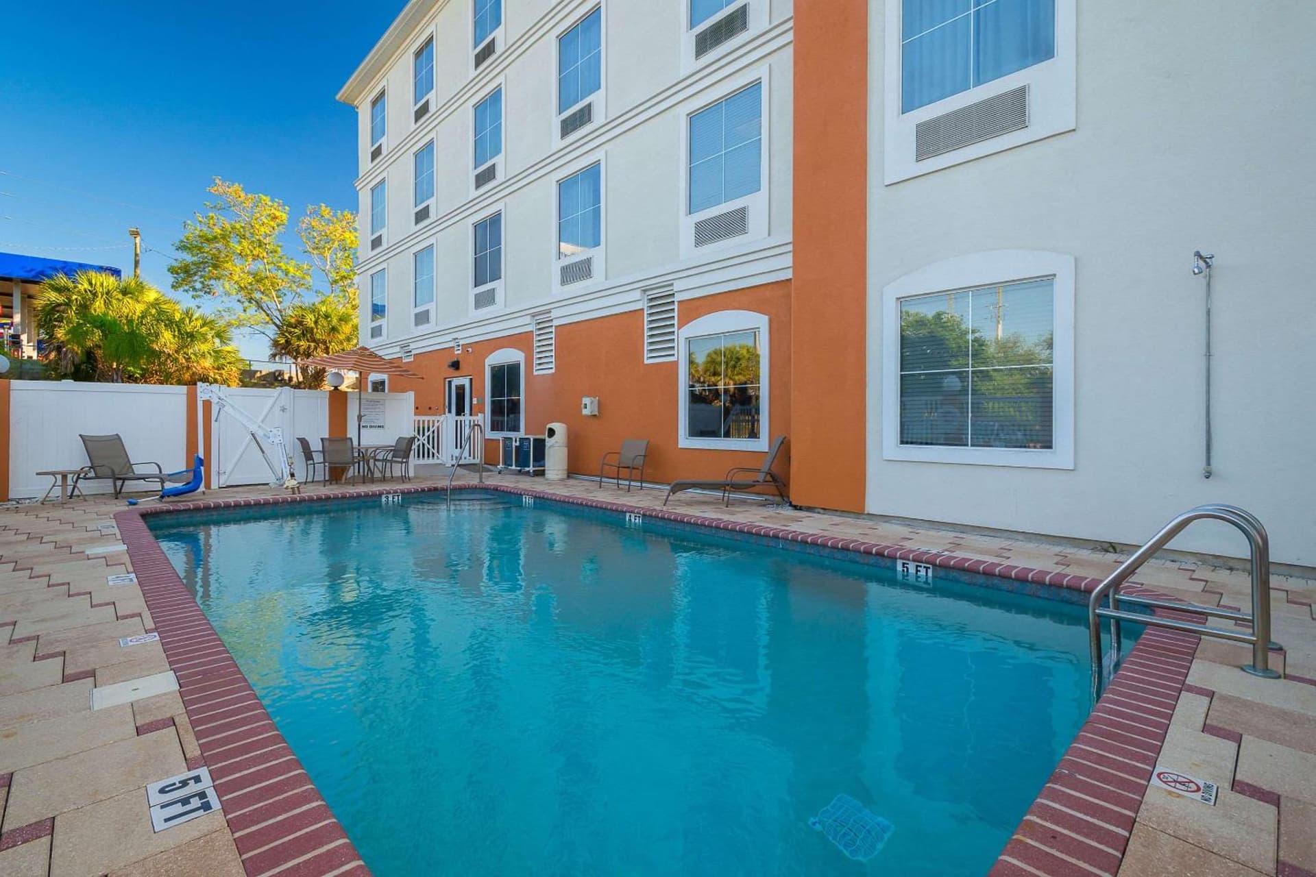 Comfort Inn & Suites Maingate South exterior or lobby in Davenport, FL — main listing photo