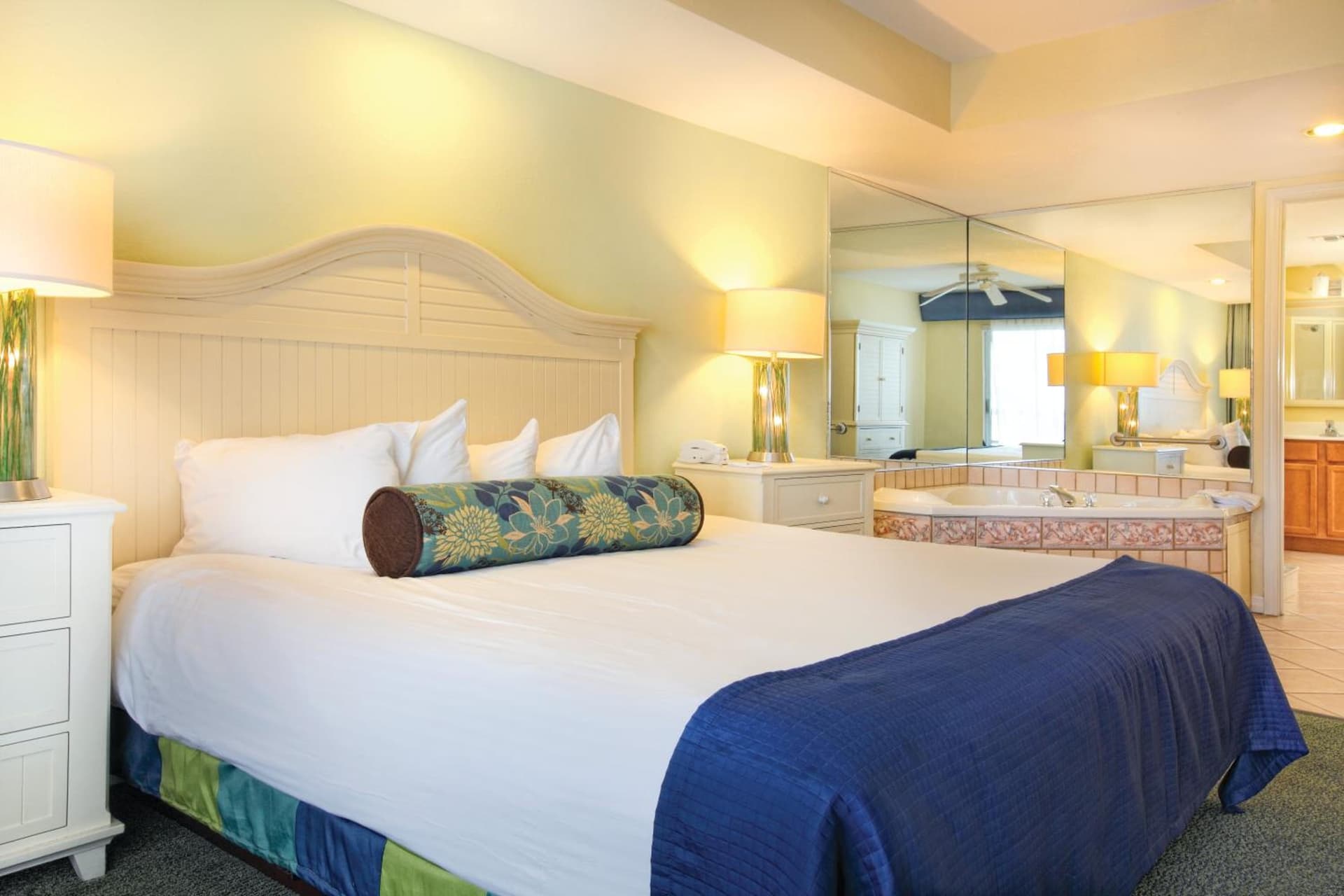 Club Wyndham Royal Vista interior in Pompano Beach, FL — gallery photo 2