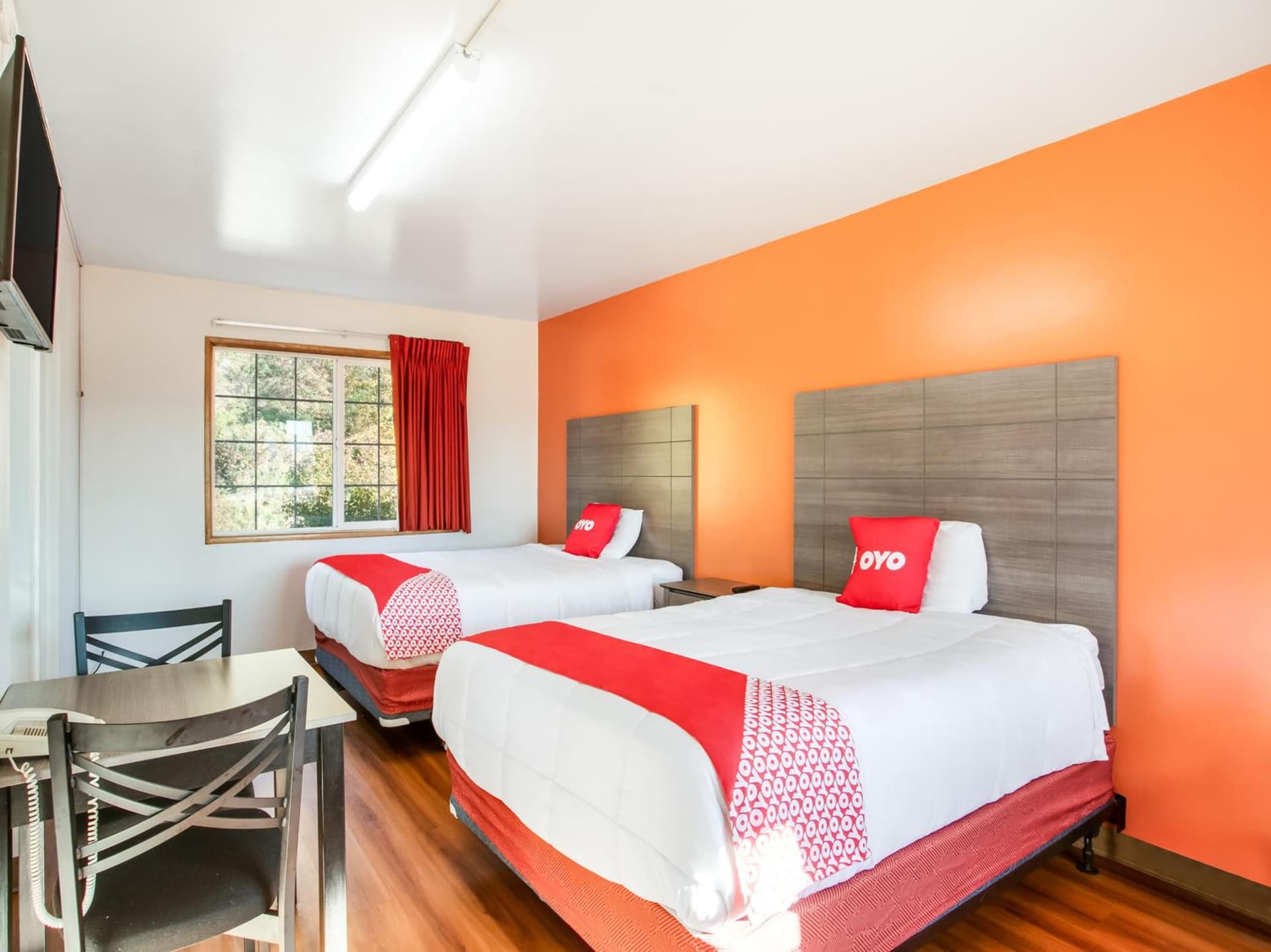 OYO Hotel Kalama interior in Kalama, WA — gallery photo 2