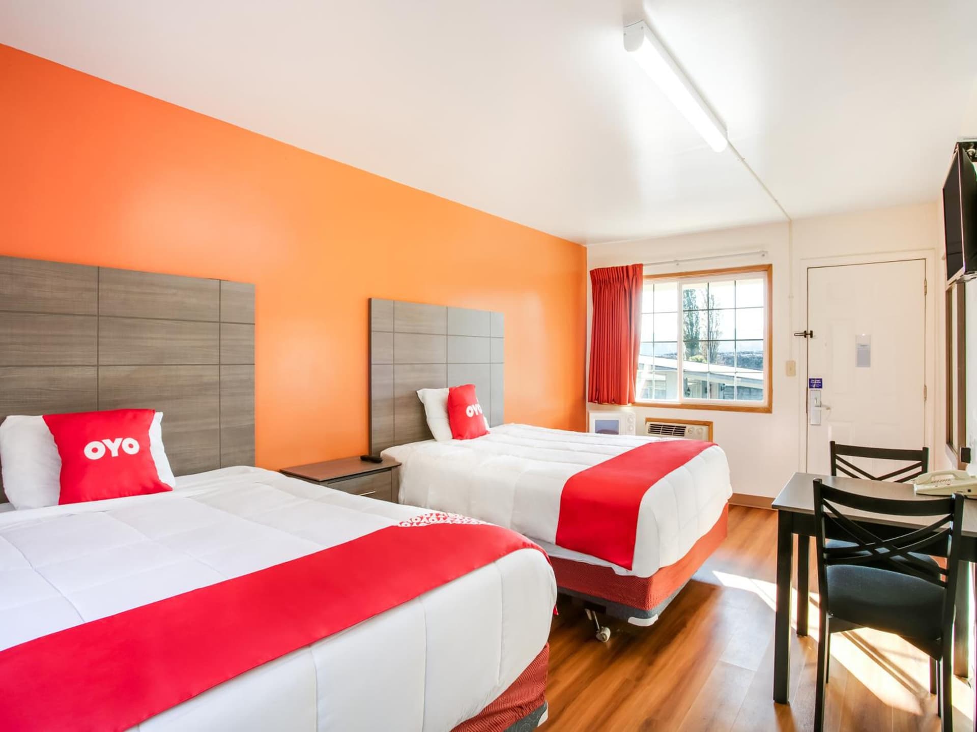 OYO Hotel Kalama property views in Kalama, WA — gallery photo 3