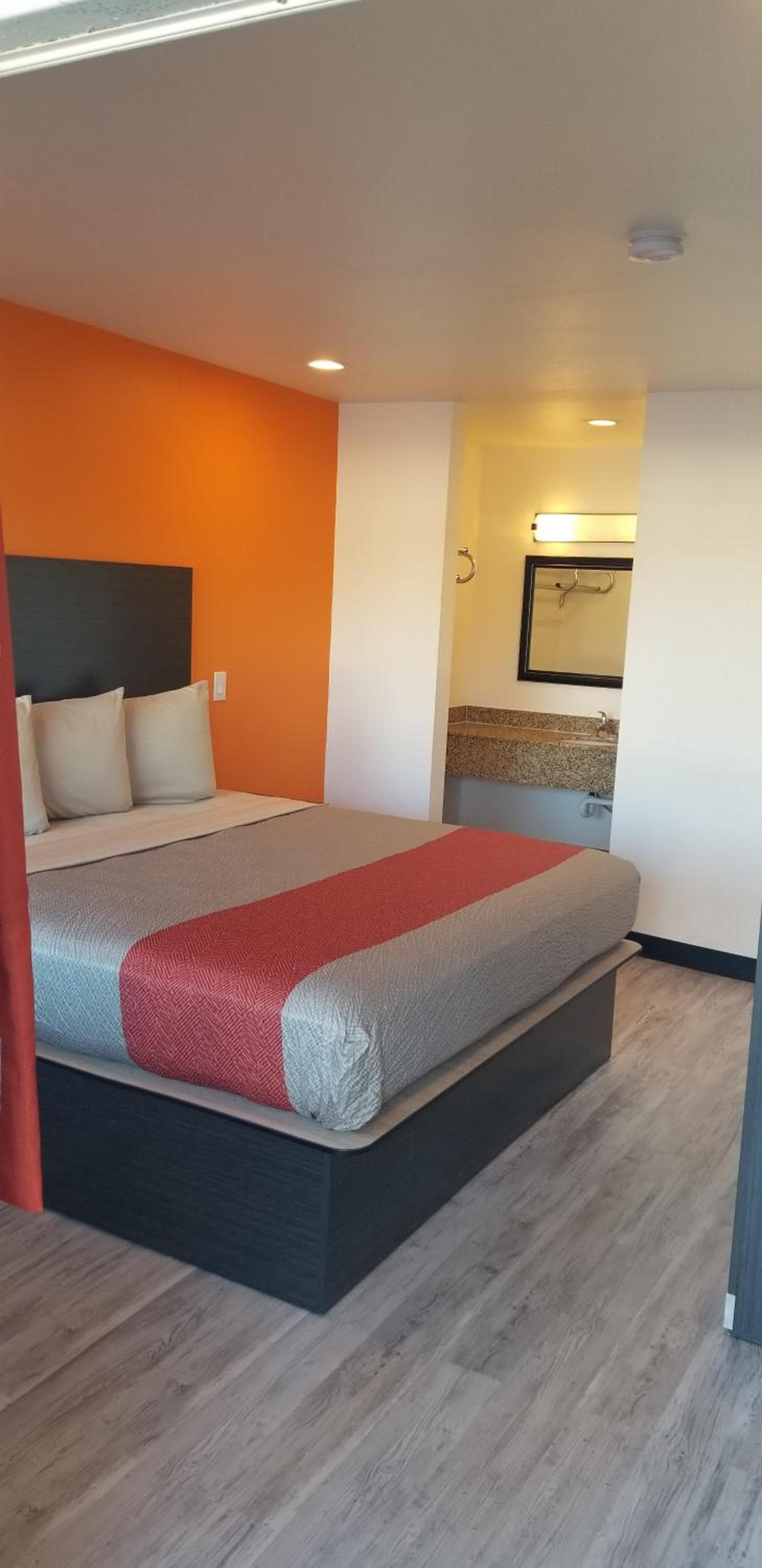 Budget Motel of USA interior in Hinesville, GA — gallery photo 2