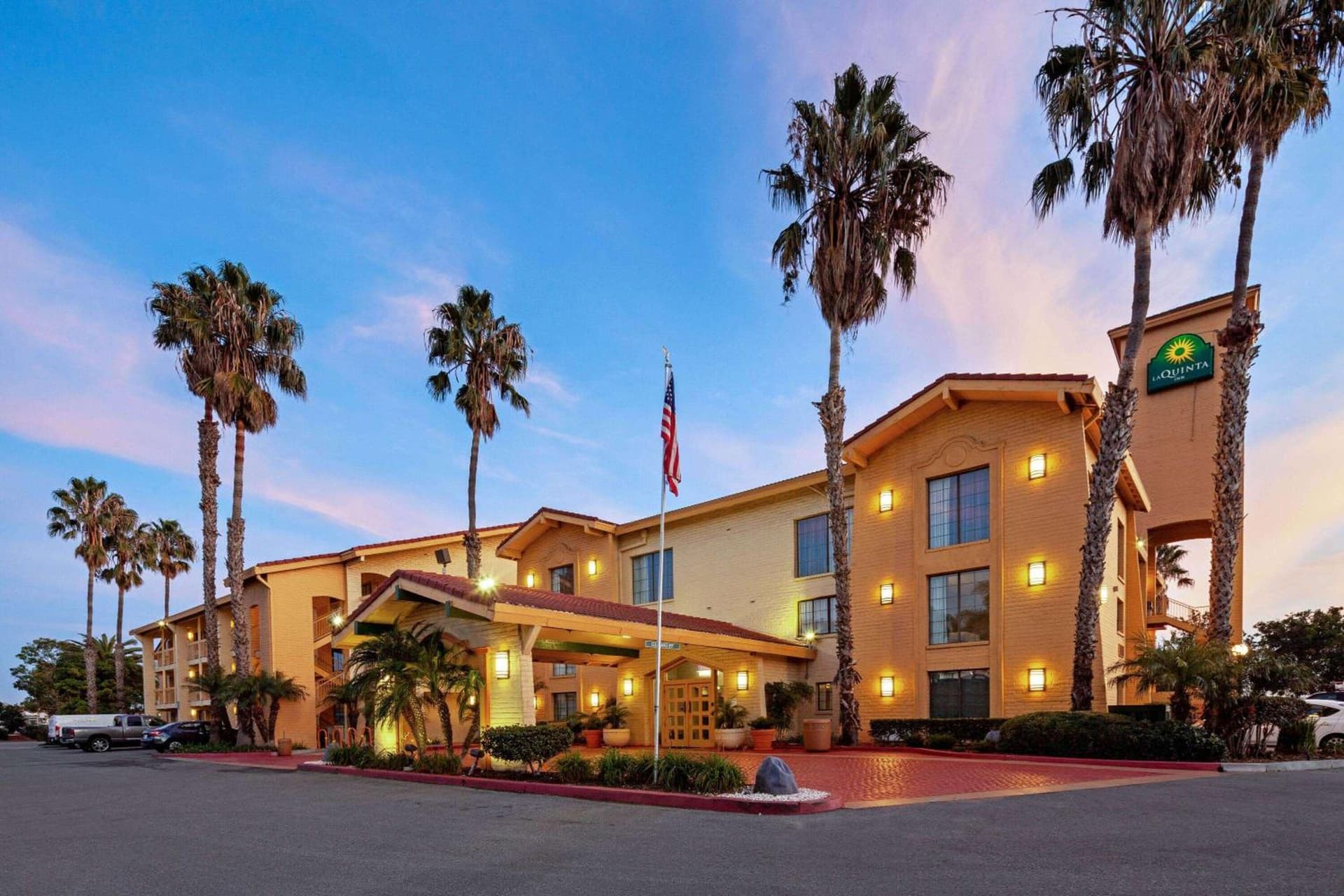 La Quinta Inn by Wyndham Ventura interior in Ventura, CA — gallery photo 2