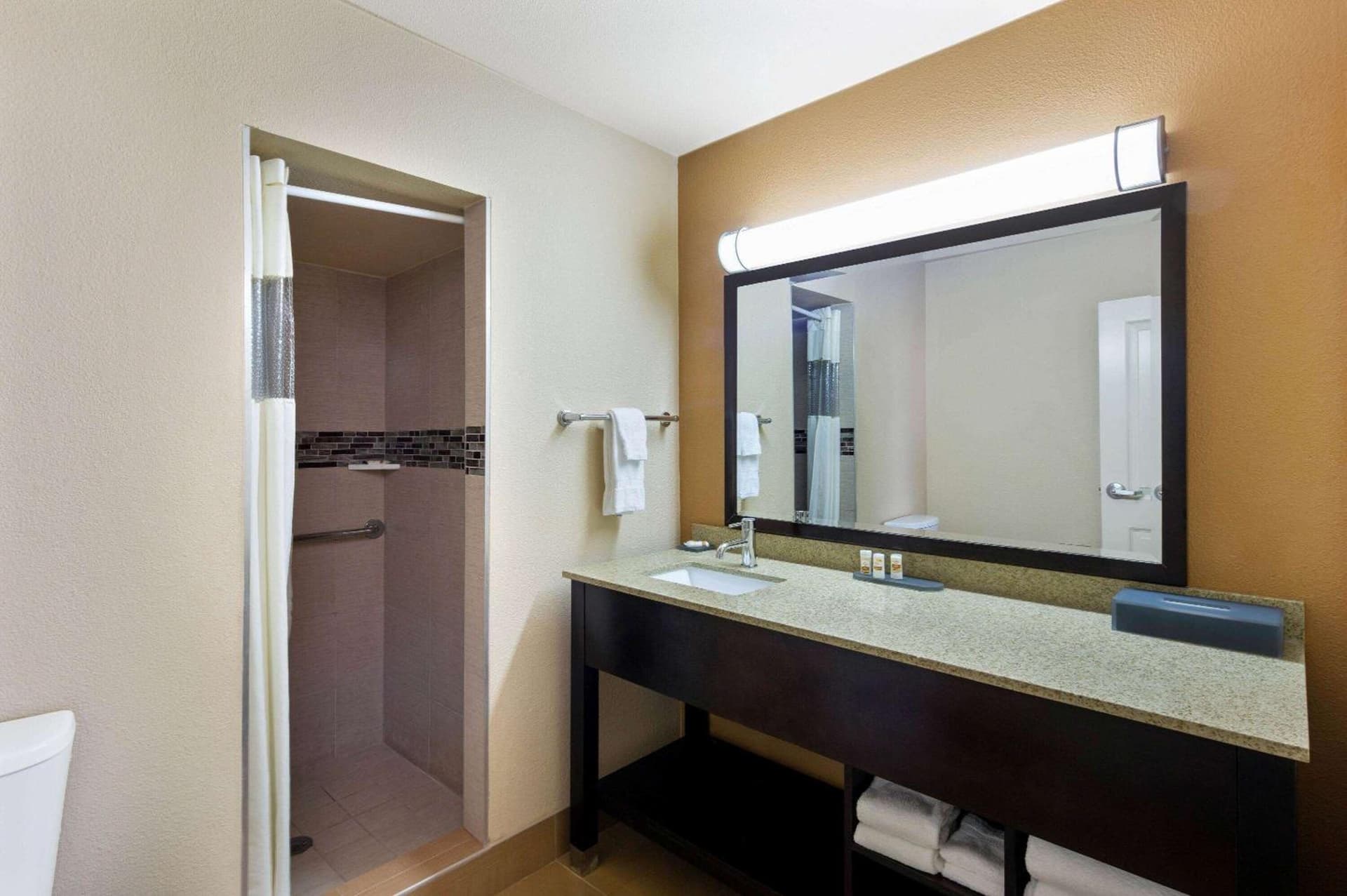 La Quinta Inn by Wyndham Berkeley gallery photo in Berkeley, CA — image 7