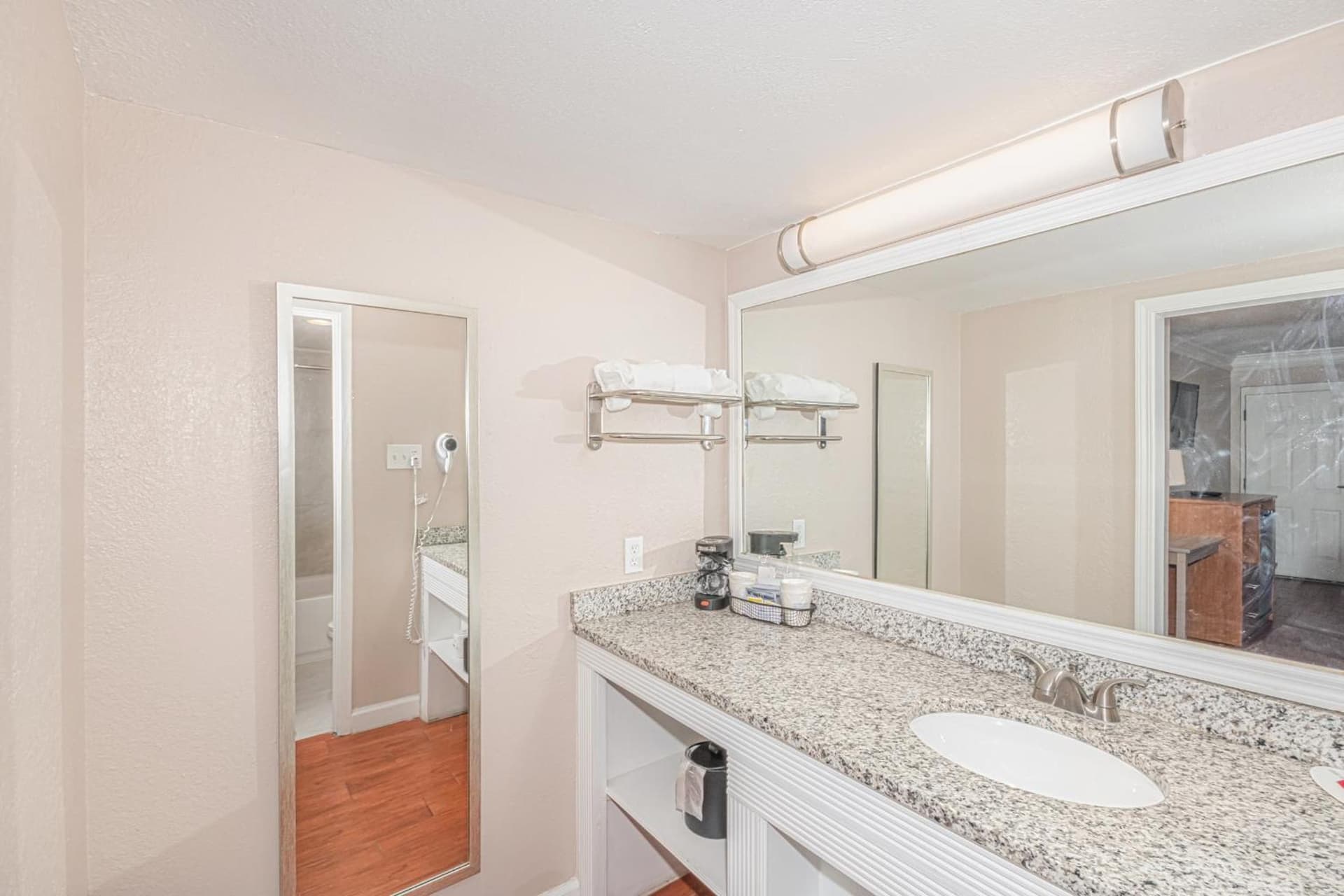 Casa Bella Inn & Suites Extended Stay gallery photo in Tallahassee, FL — image 19