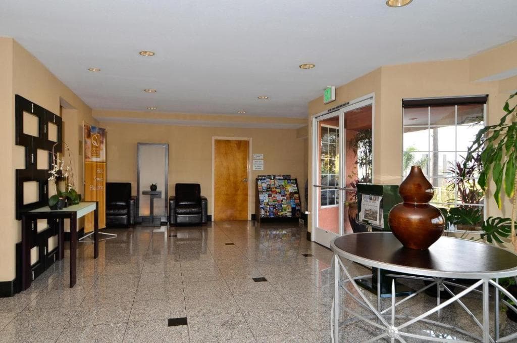 Hotel Silver Lake property views in Los Angeles, CA — gallery photo 3
