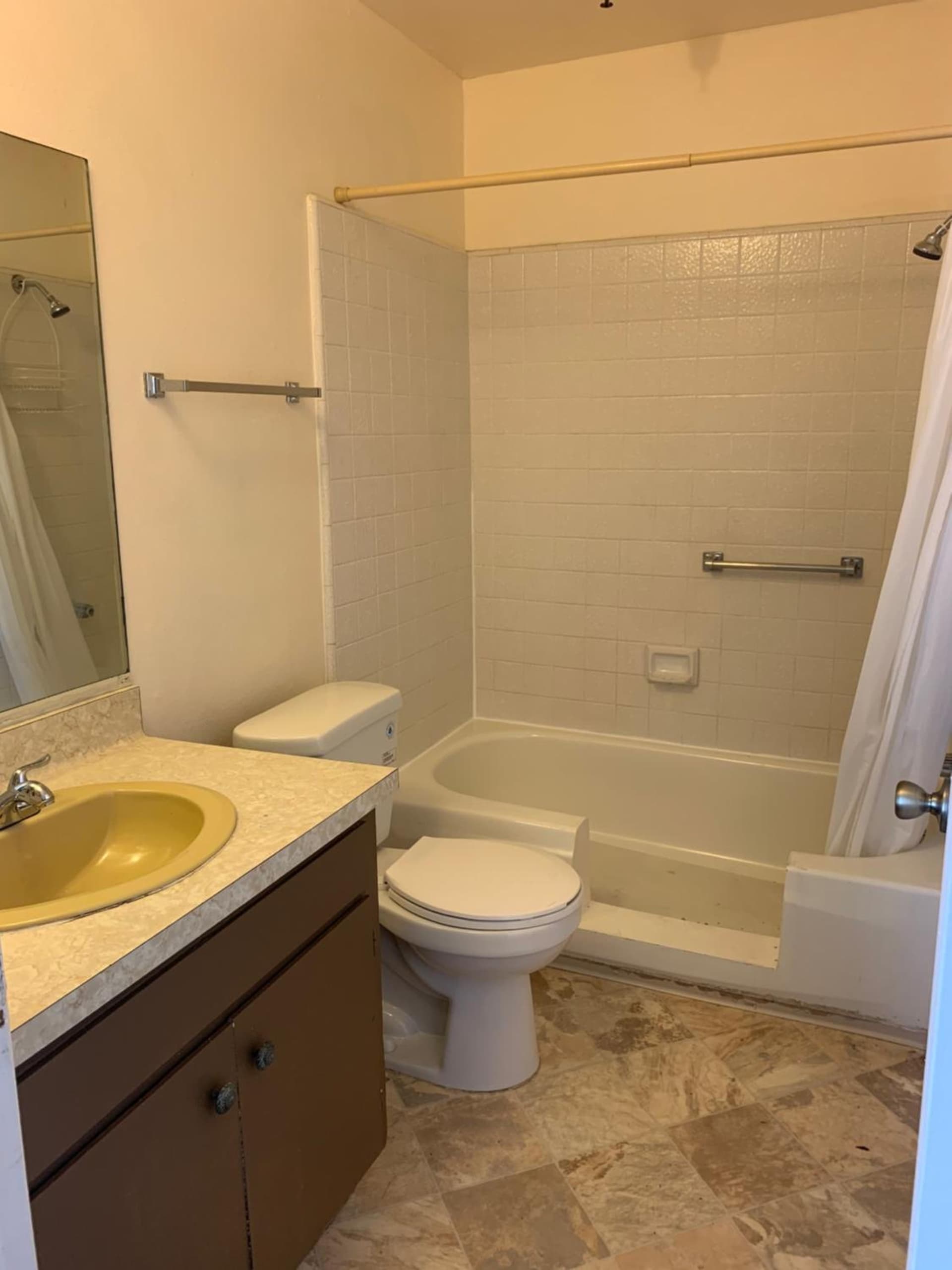 Deluxe Hotel Style Unit (B08) interior in Los Angeles, CA — gallery photo 2