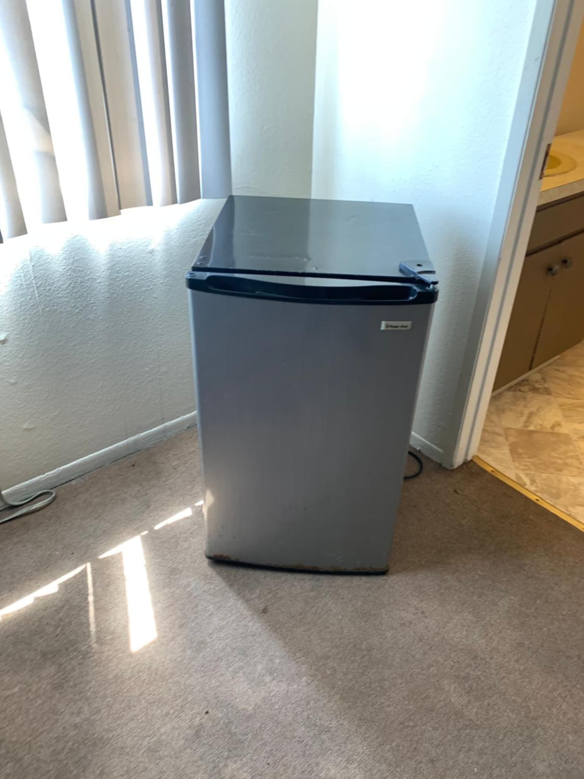 Deluxe Hotel Style Unit (B08) property views in Los Angeles, CA — gallery photo 3