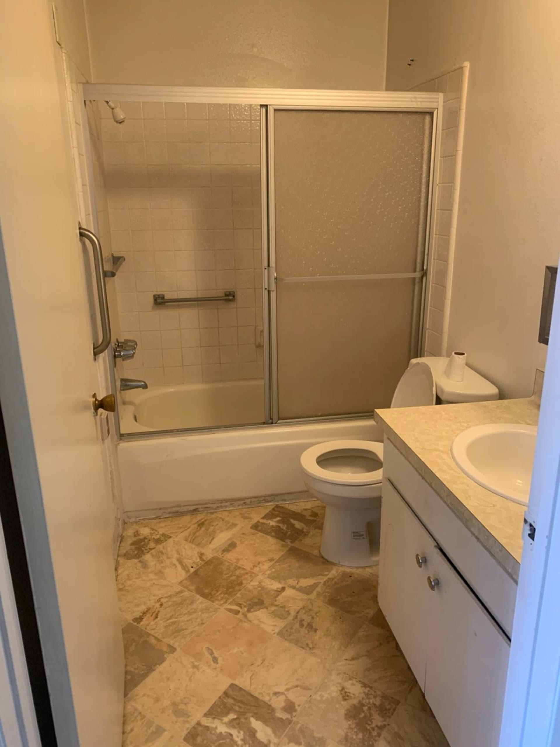 Comfortable Double Bed Unit(C23) property views in Los Angeles, CA — gallery photo 3