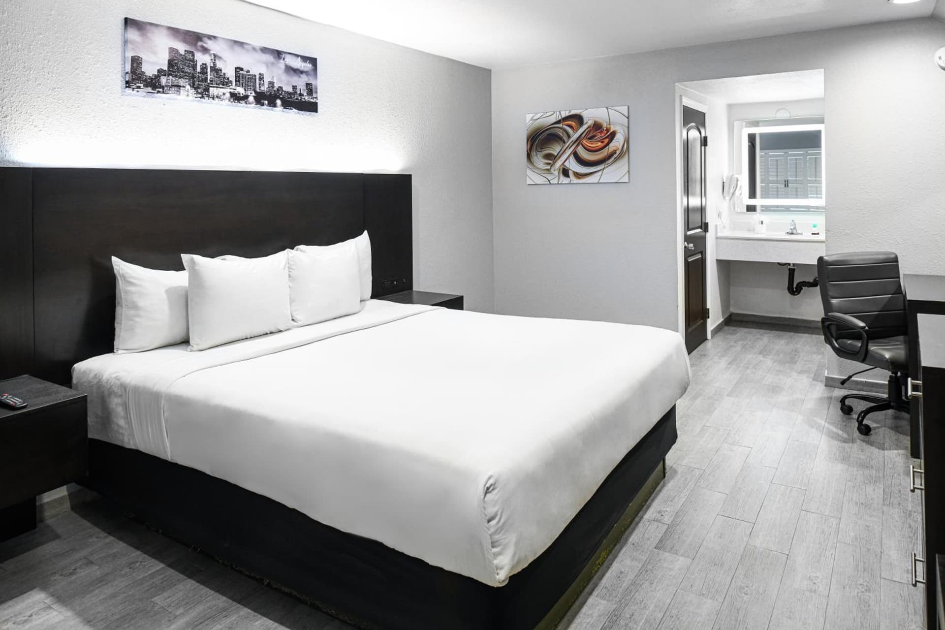 Hollywood Inn Express LAX gallery photo in Inglewood, CA — image 8