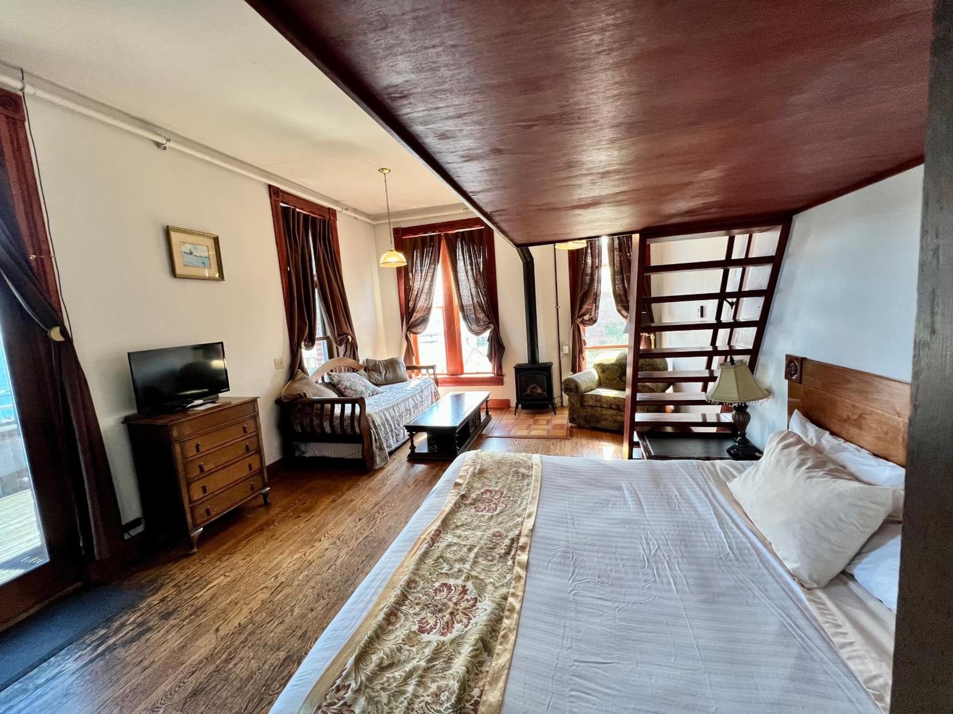 The Monarch Hotel gallery photo in Port Townsend, WA — image 92