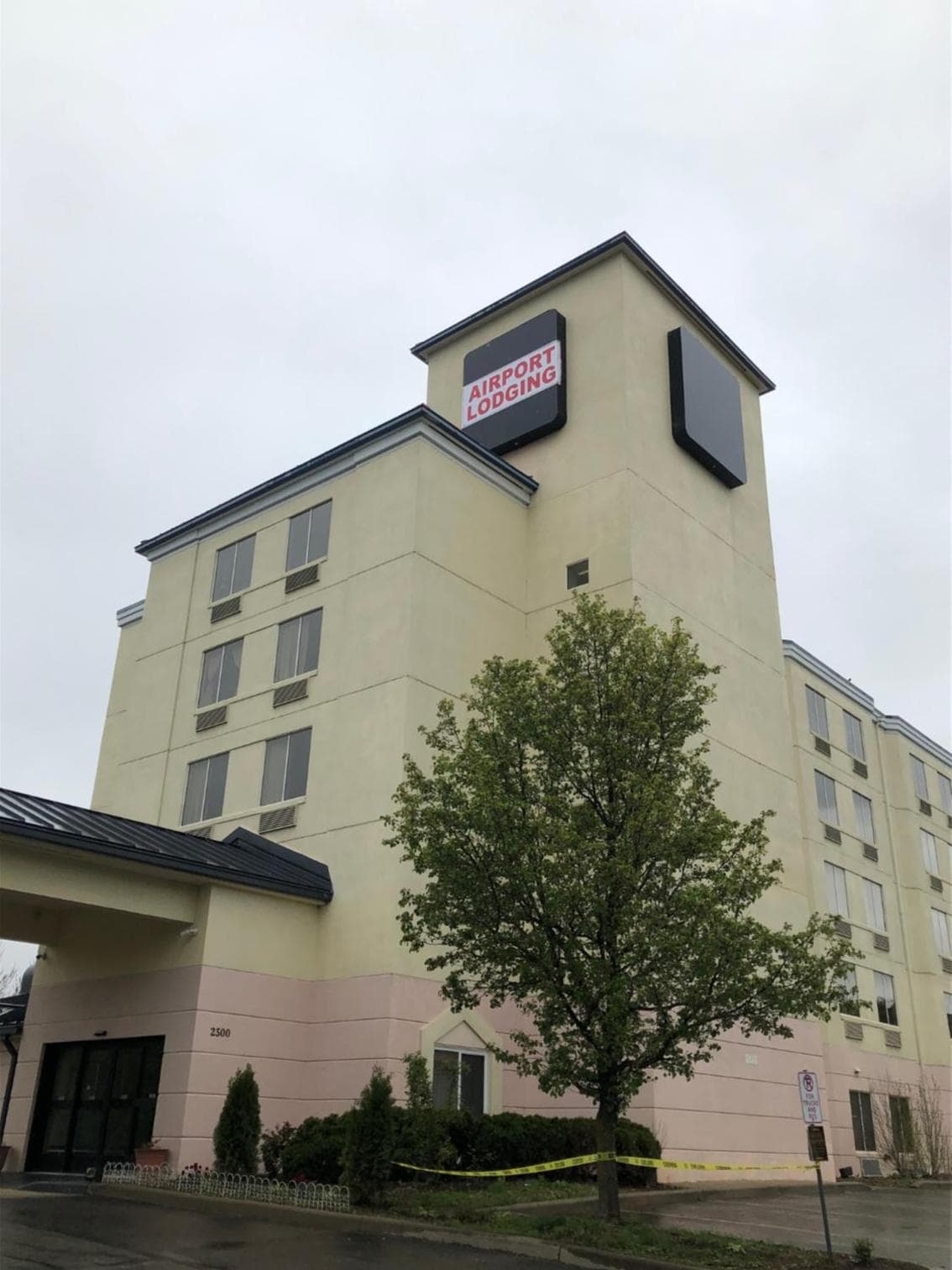 AIRPORT LODGING Pittsburgh Airport featured exterior or lobby in Coraopolis, PA — similar hotel