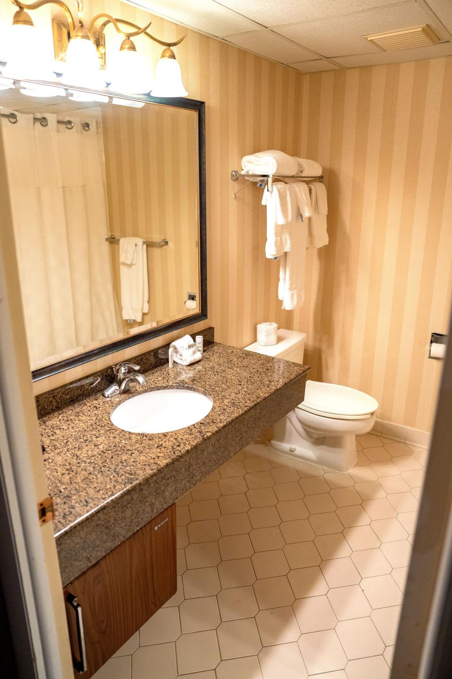 Hotel 620 gallery photo in Hagerstown, MD — image 6