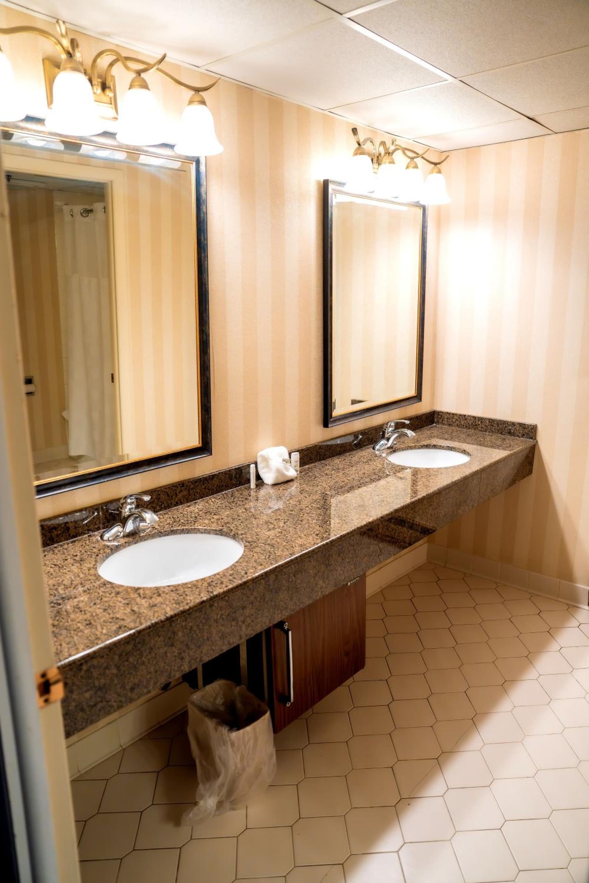 Hotel 620 gallery photo in Hagerstown, MD — image 7