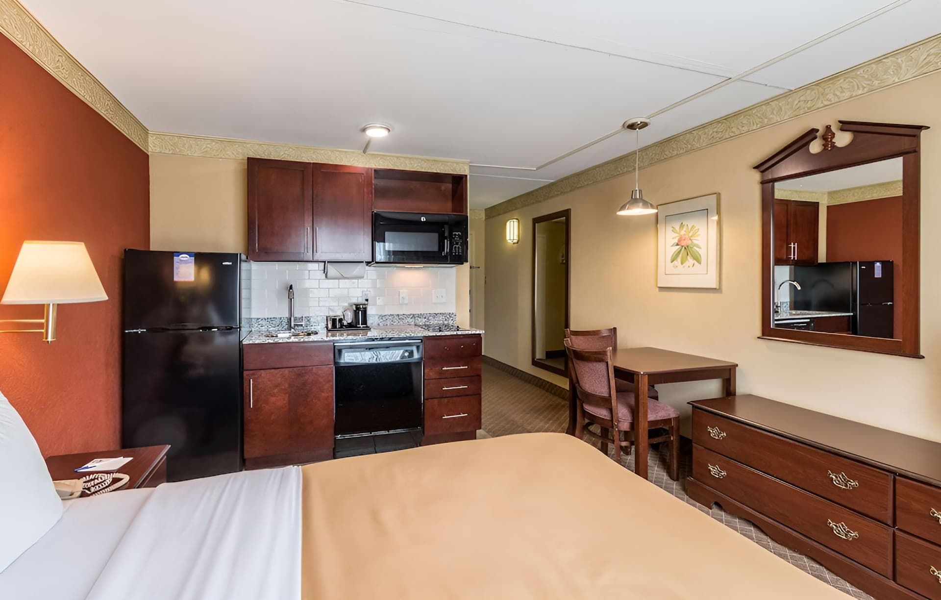 Suburban Studios property views in Fairmont, WV — gallery photo 3