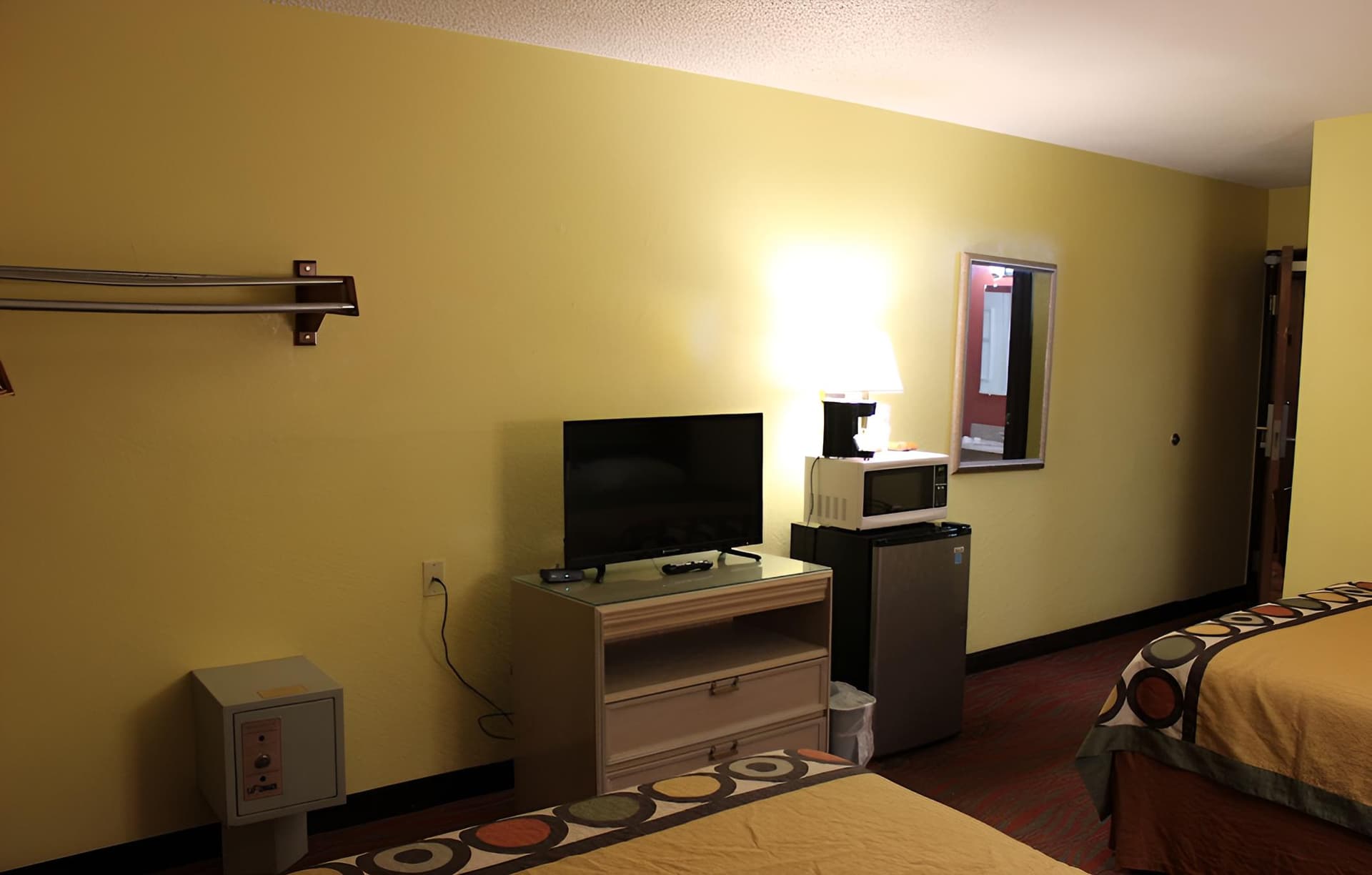 Super 8 by Wyndham Kalamazoo property views in Null_ufi — gallery photo 3