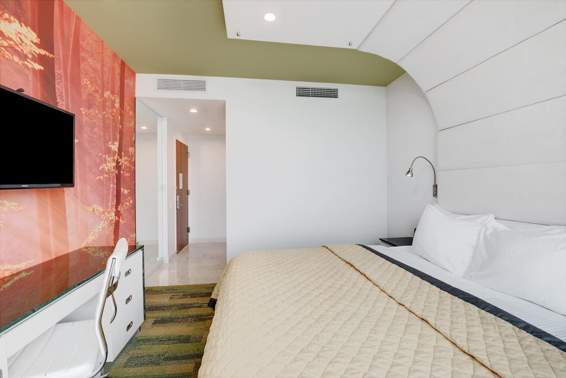 Deluxe King Room with Roll-In Shower - Mobility/Hearing Accessible - Non-Smoking at Wyndham Garden Brooklyn Sunset Park in Brooklyn, NY