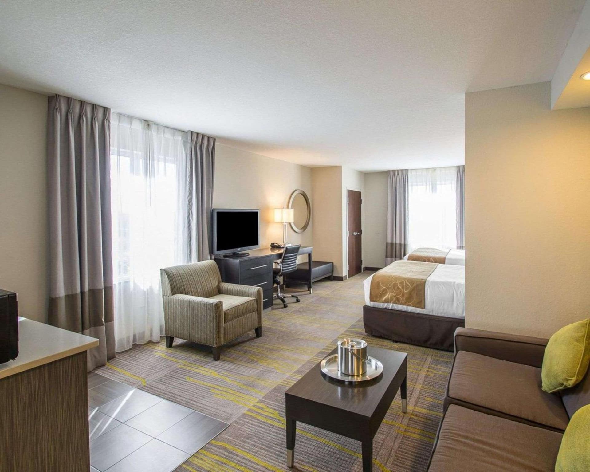 Queen Suite - Disability Access/Non-Smoking at Comfort Suites Miami Airport North in Miami, FL