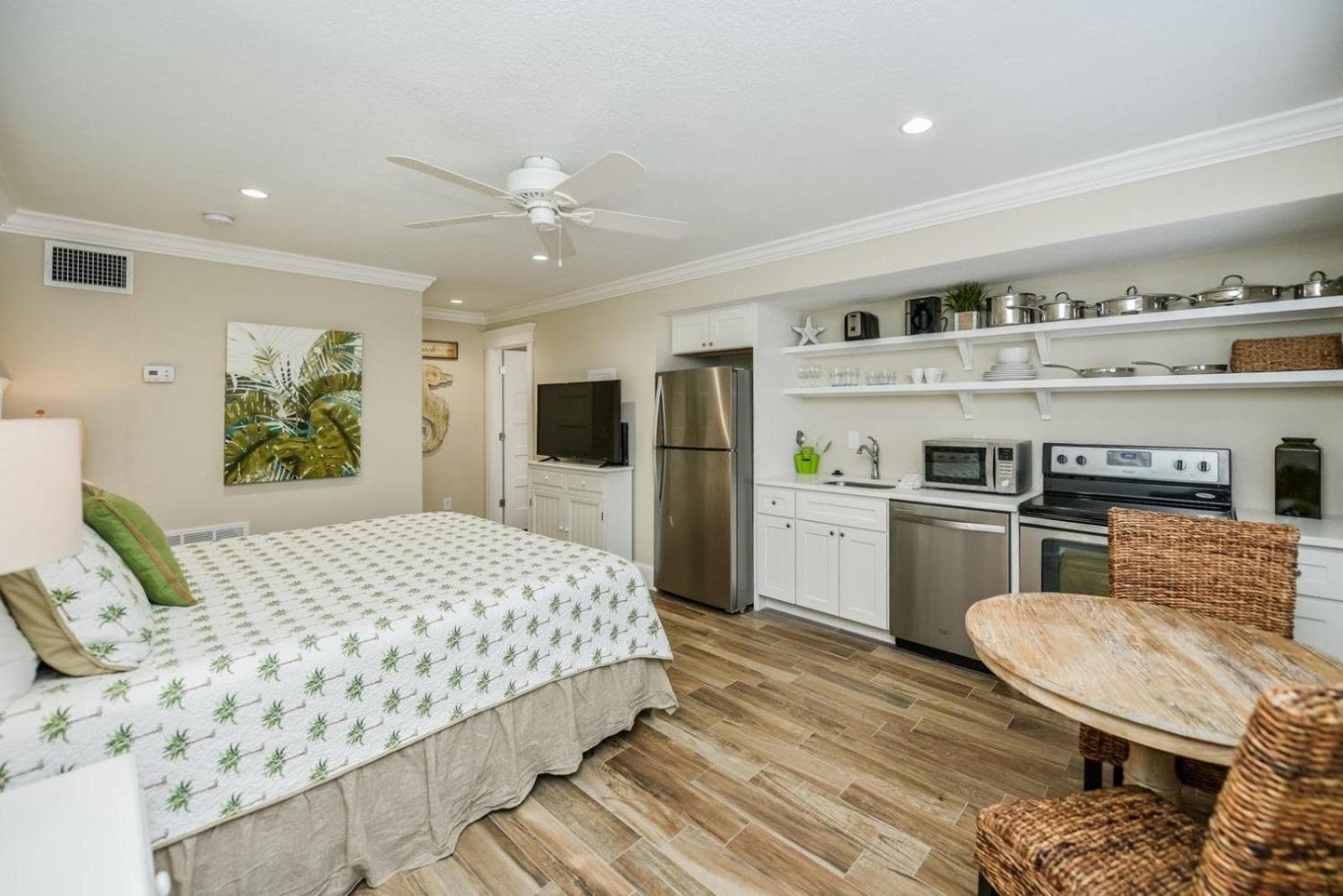 King Room at Tropical Breeze Resort in Sarasota, FL