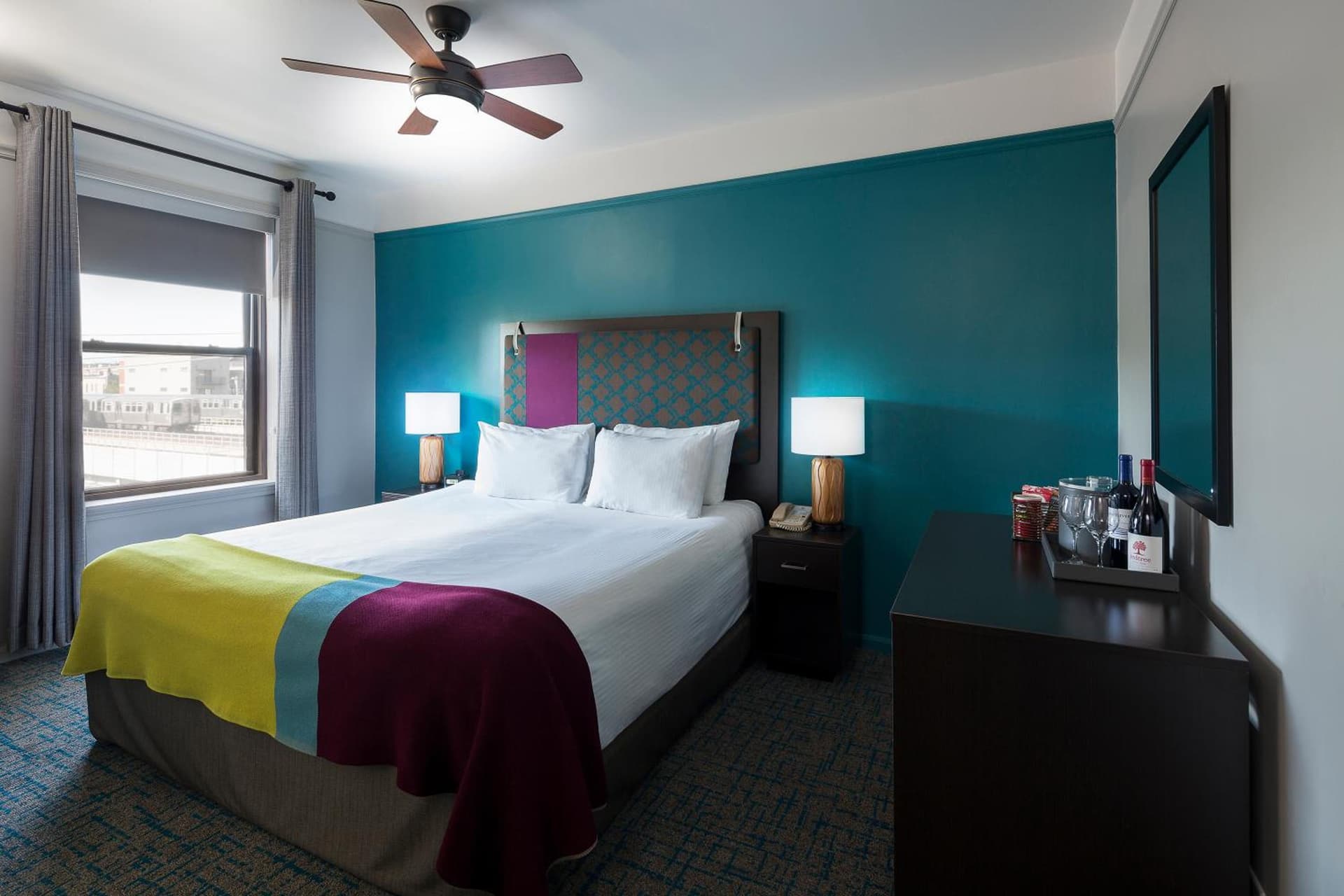 Queen Room at City Suites Hotel in Chicago, IL