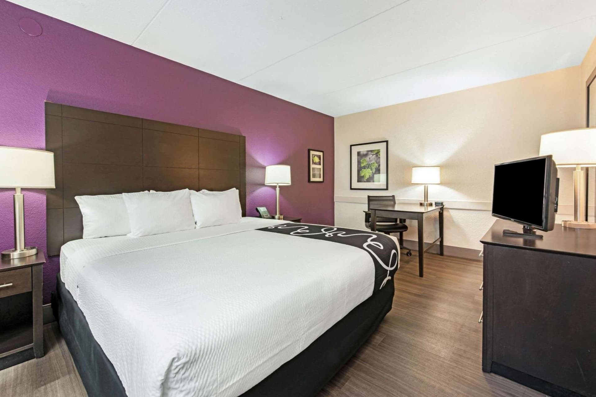 King Room with Mobility/Hearing Impaired Access - Non-Smoking at La Quinta Inn by Wyndham Miami Airport North in Miami, FL