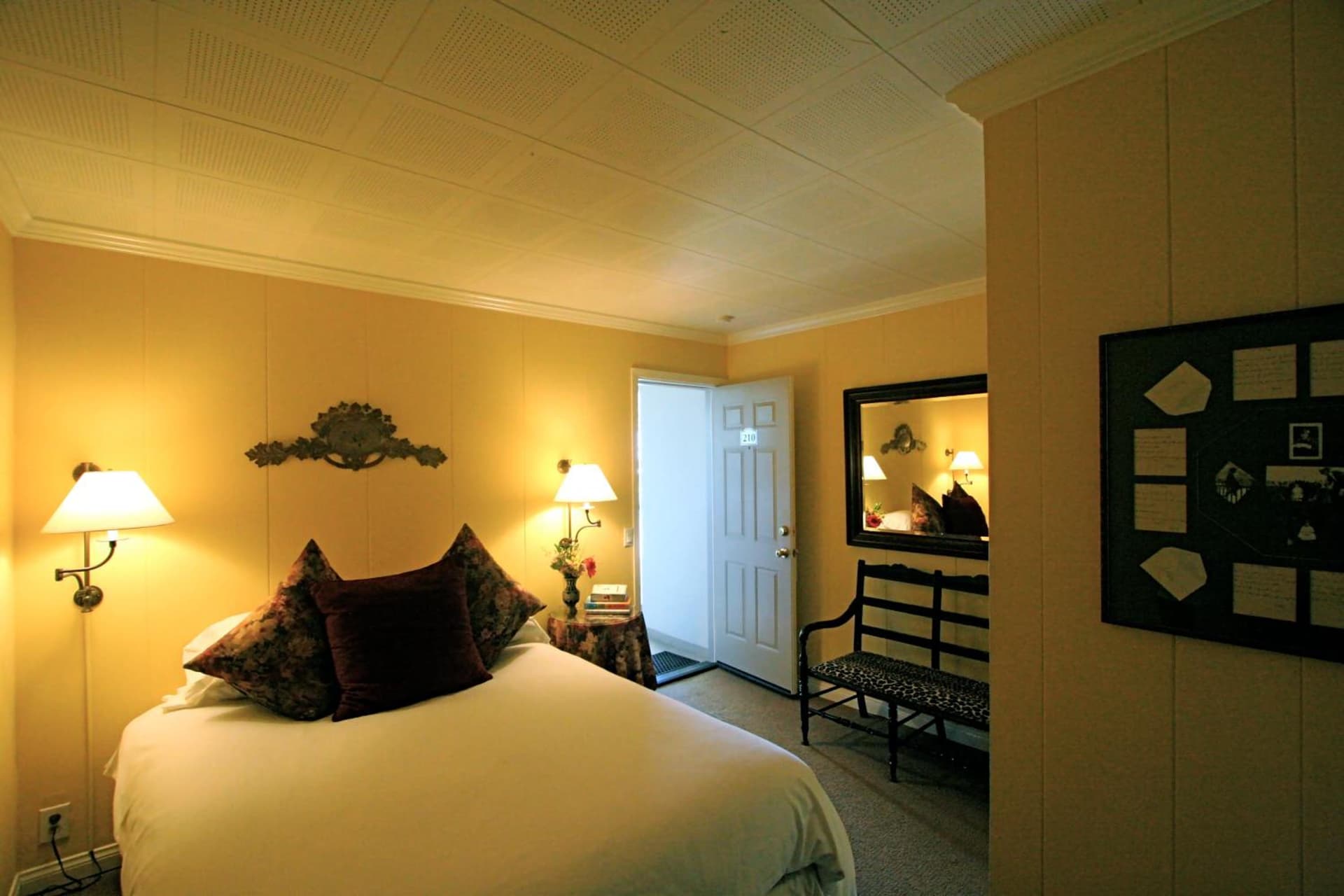 Queen Room at The Tides Laguna Beach in Laguna Beach, CA