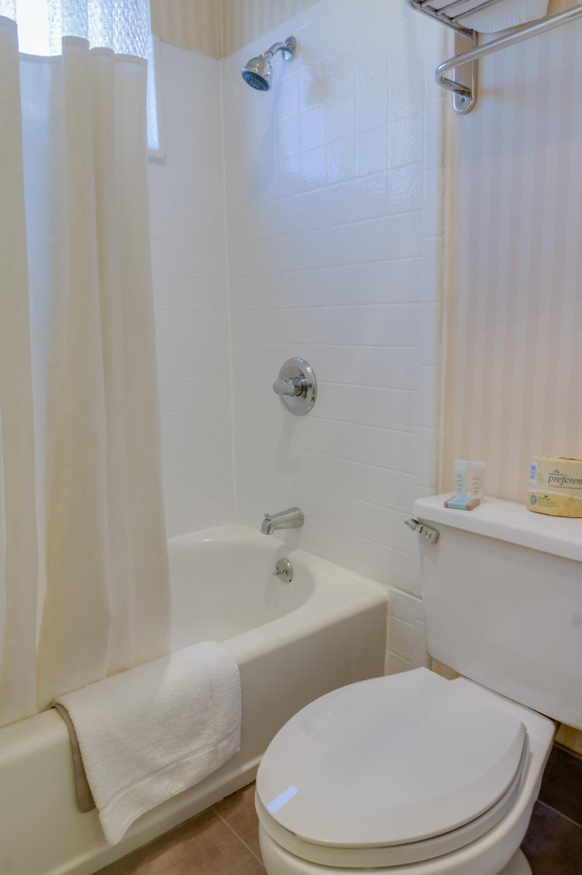 Queen Room - Non-Smoking at Travelodge by Wyndham San Francisco Bay in San Francisco, CA