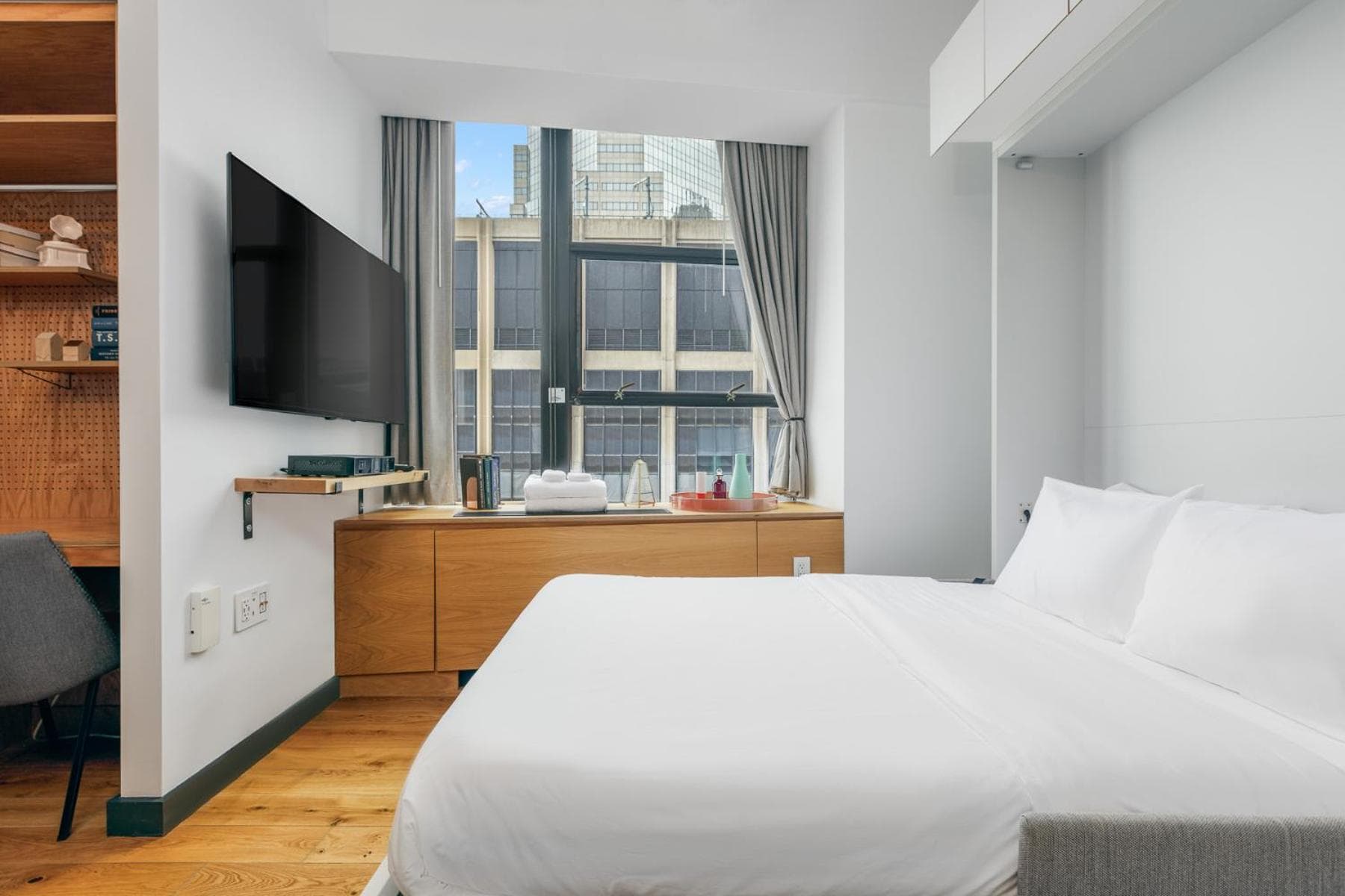 Studio Murphy at Placemakr Wall Street in New York, NY