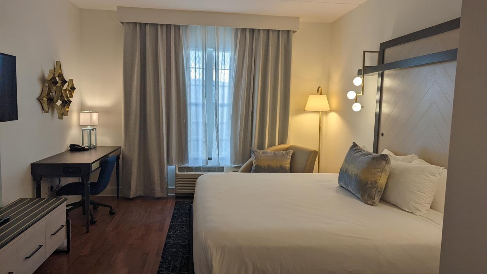 Standard King Room at Hotel Indigo Jacksonville-Deerwood Park by IHG in Jacksonville, FL