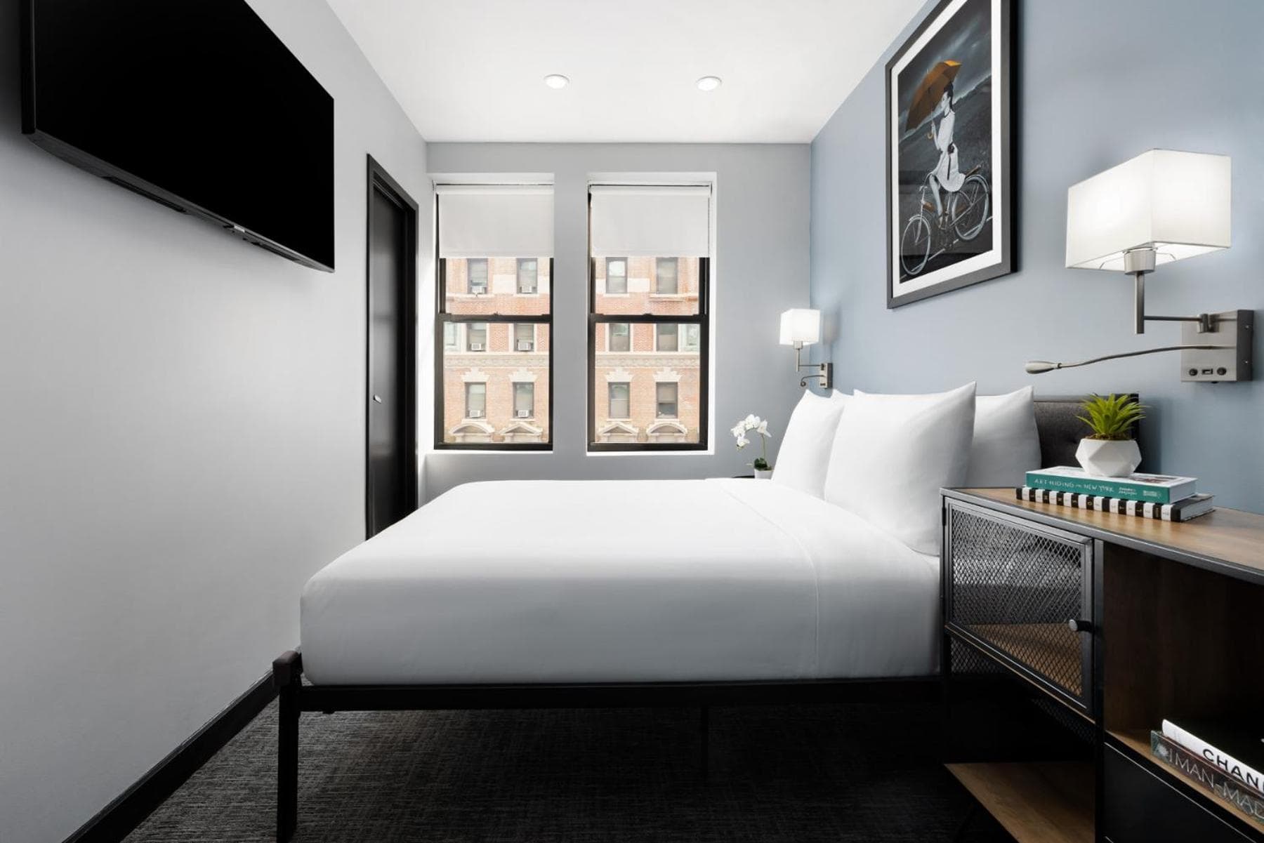Queen Bed at OYO Times Square in New York, NY