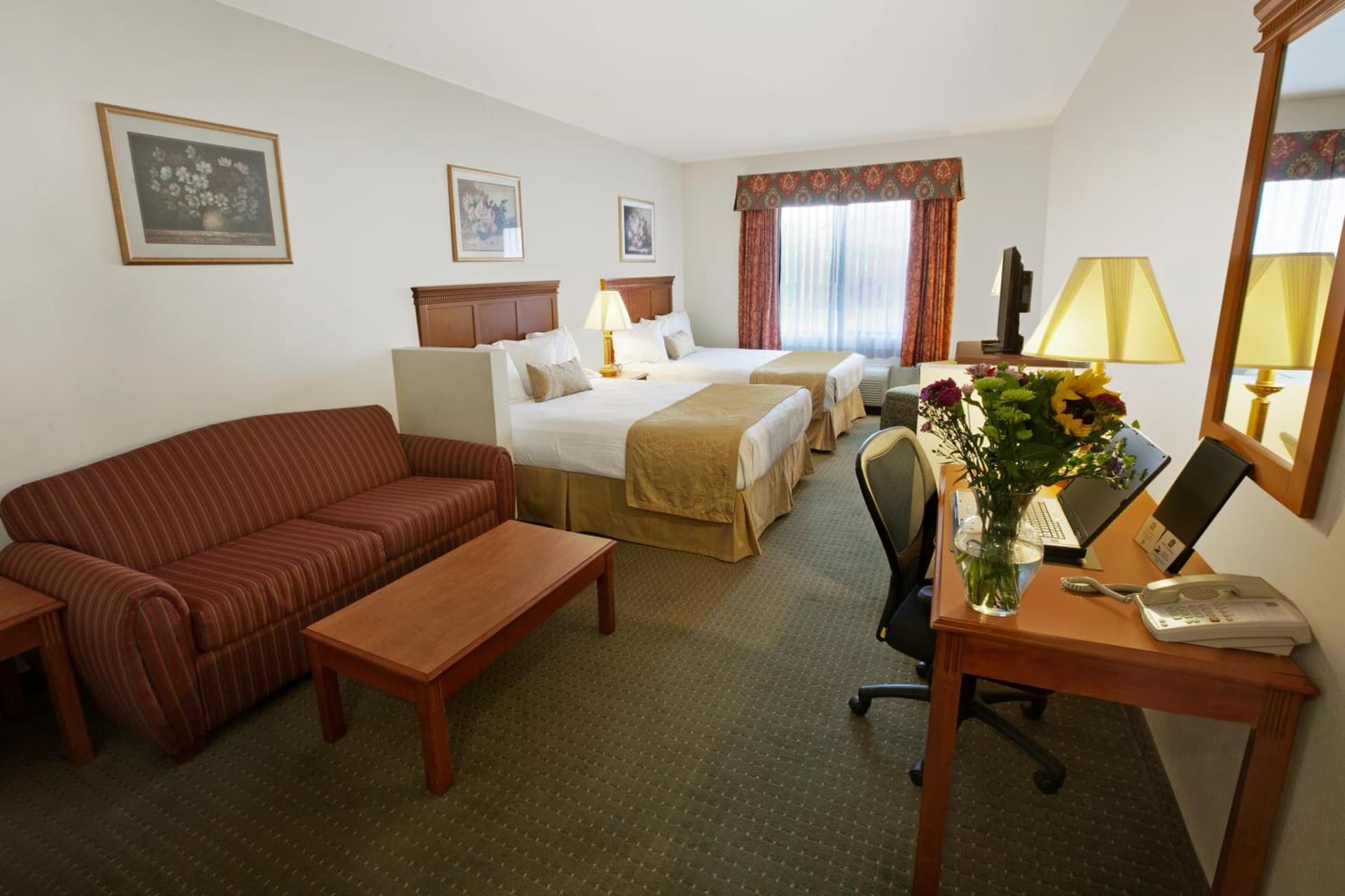 Queen Room with Sofa Bed and Bath Tub - Disability Access at Best Western Plus Lake Elsinore Inn & Suites in Lake Elsinore, CA