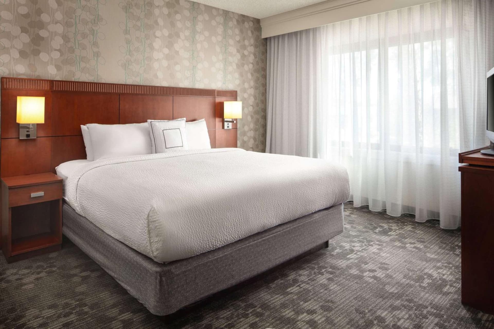 Guestroom King with Bathtub - Mobility Accessible at Sonesta Select Laguna Hills Irvine Spectrum in Laguna Hills, CA