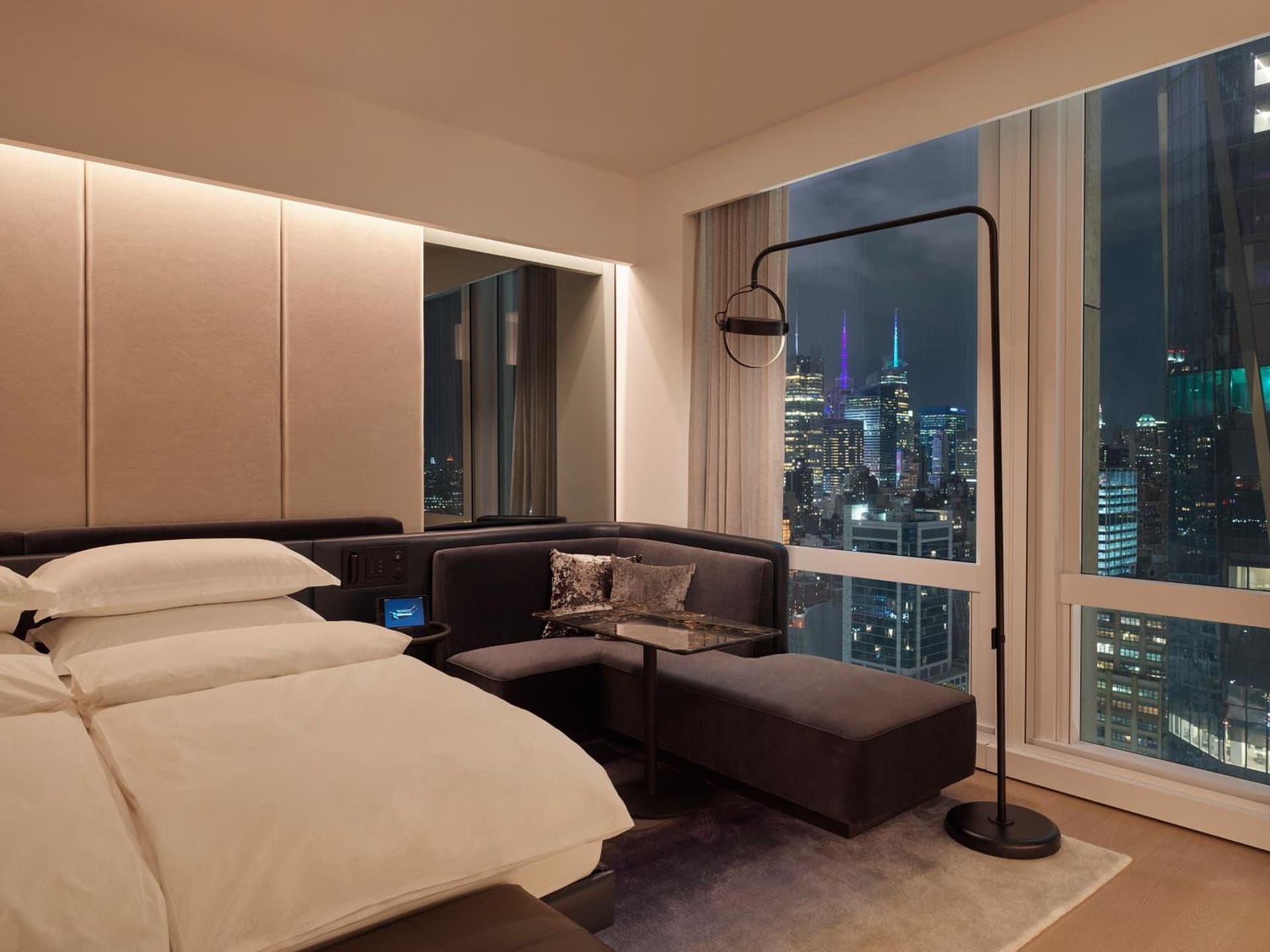 Deluxe Skyline View Guestroom, 1 King Bed at Equinox Hotel New York in New York, NY
