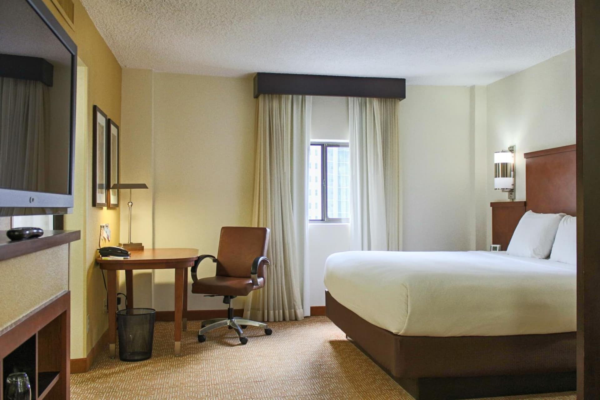 King Room with Sofa Bed and Accessible Tub - Disability Access at Hyatt Place Atlanta Downtown in Atlanta, GA