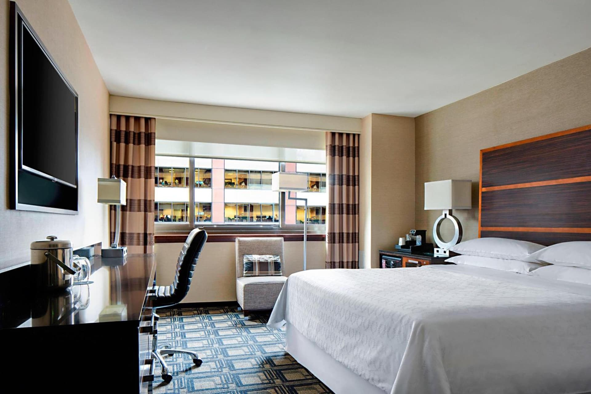 Traditional, Guest room, 1 Queen at Sheraton New York Times Square Hotel in New York, NY